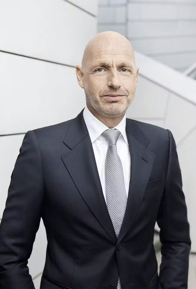 ベルナール・アルノー、語る Amazon.co.jp: ブランド帝国LVMHを創った男 ベルナール