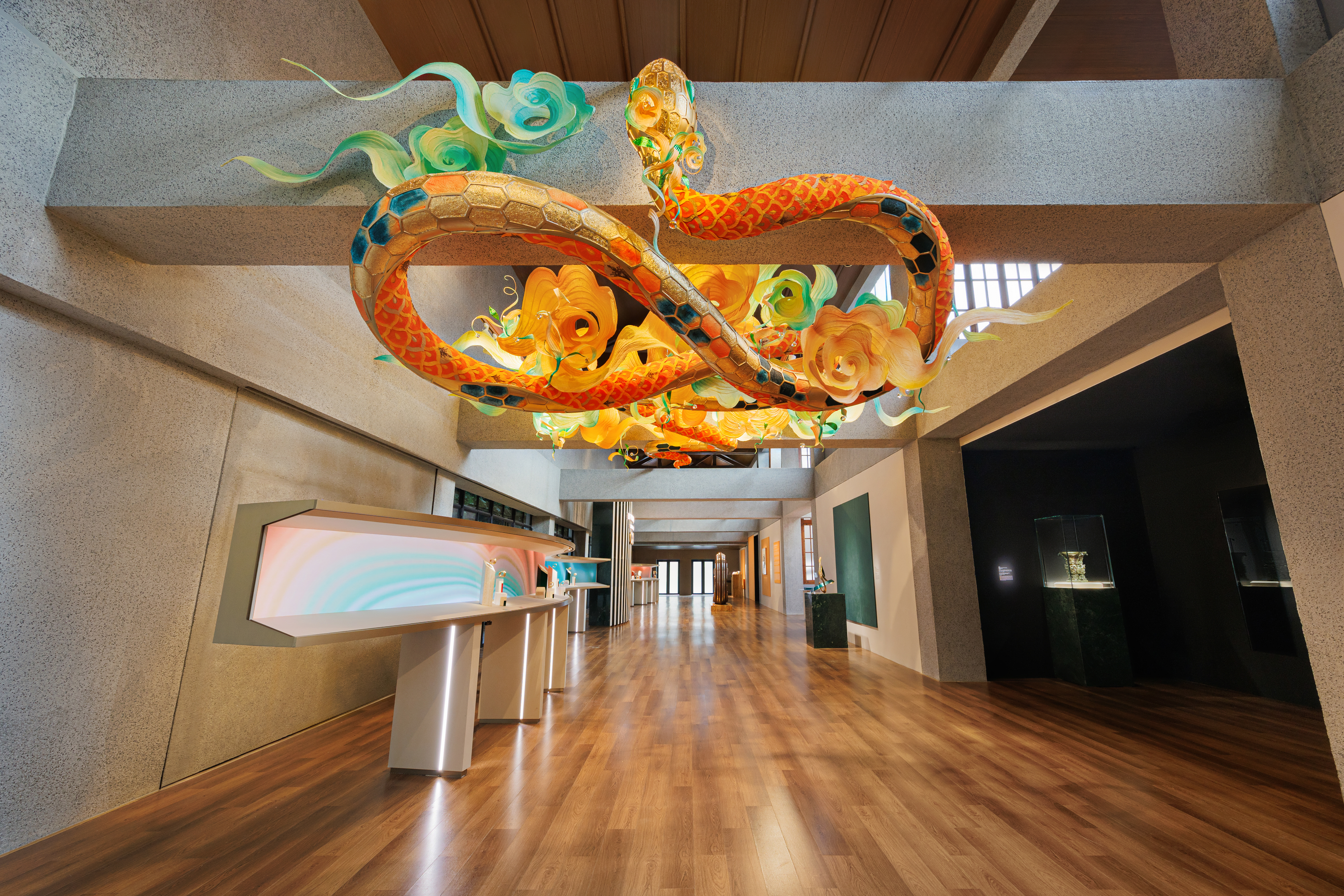 ブルガリ セルペンティフォーム アート　ジュエリー　デザイン 地上238mに蛇を解き放つ。「ブルガリ セルペンティフォーム