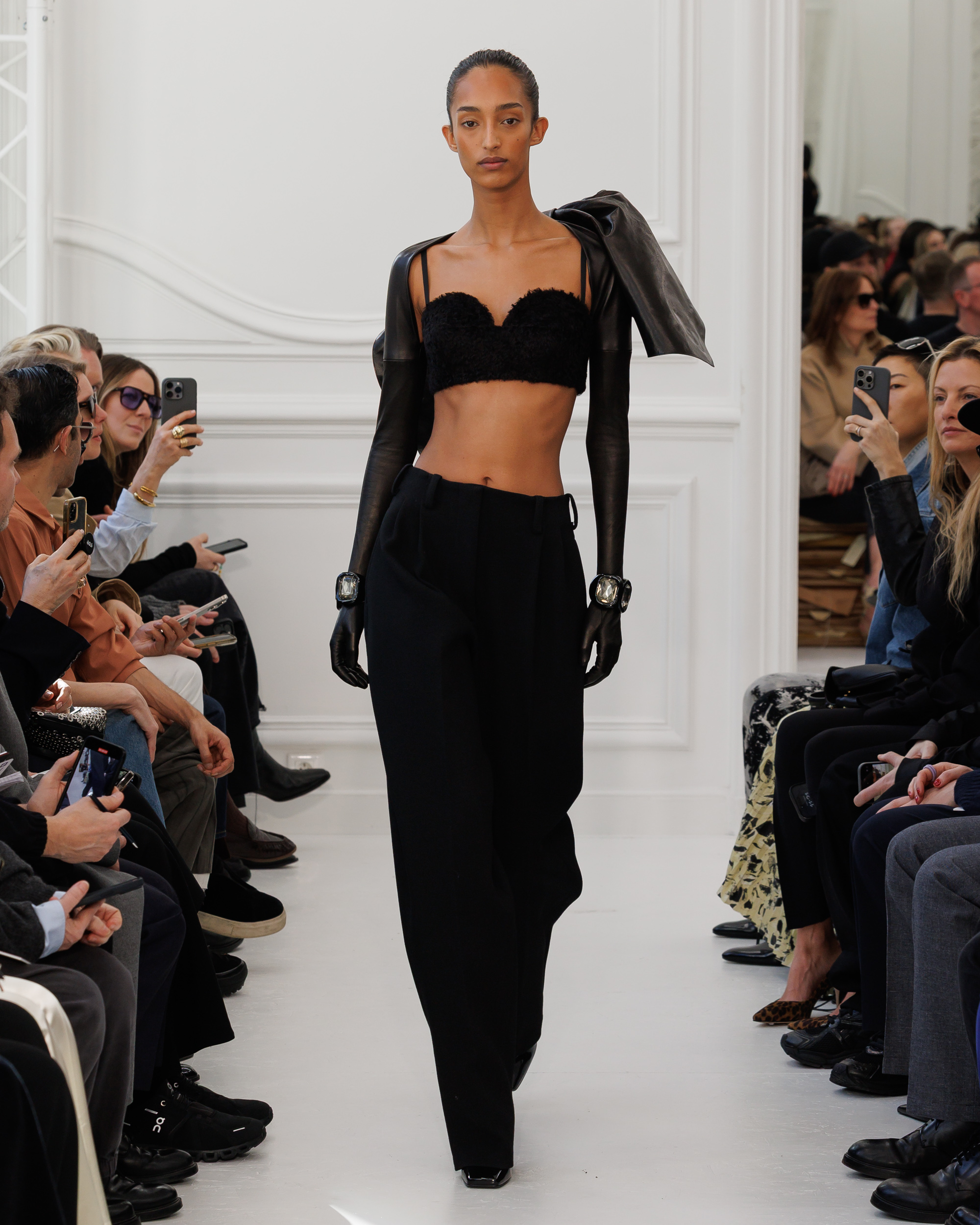 ⭐︎5分限定値下　GIVENCHY ジバンシィ ブラックニット XSサイズ サラ・バートン、ジバンシィ2025年秋冬コレクションでデビュー - LVMH