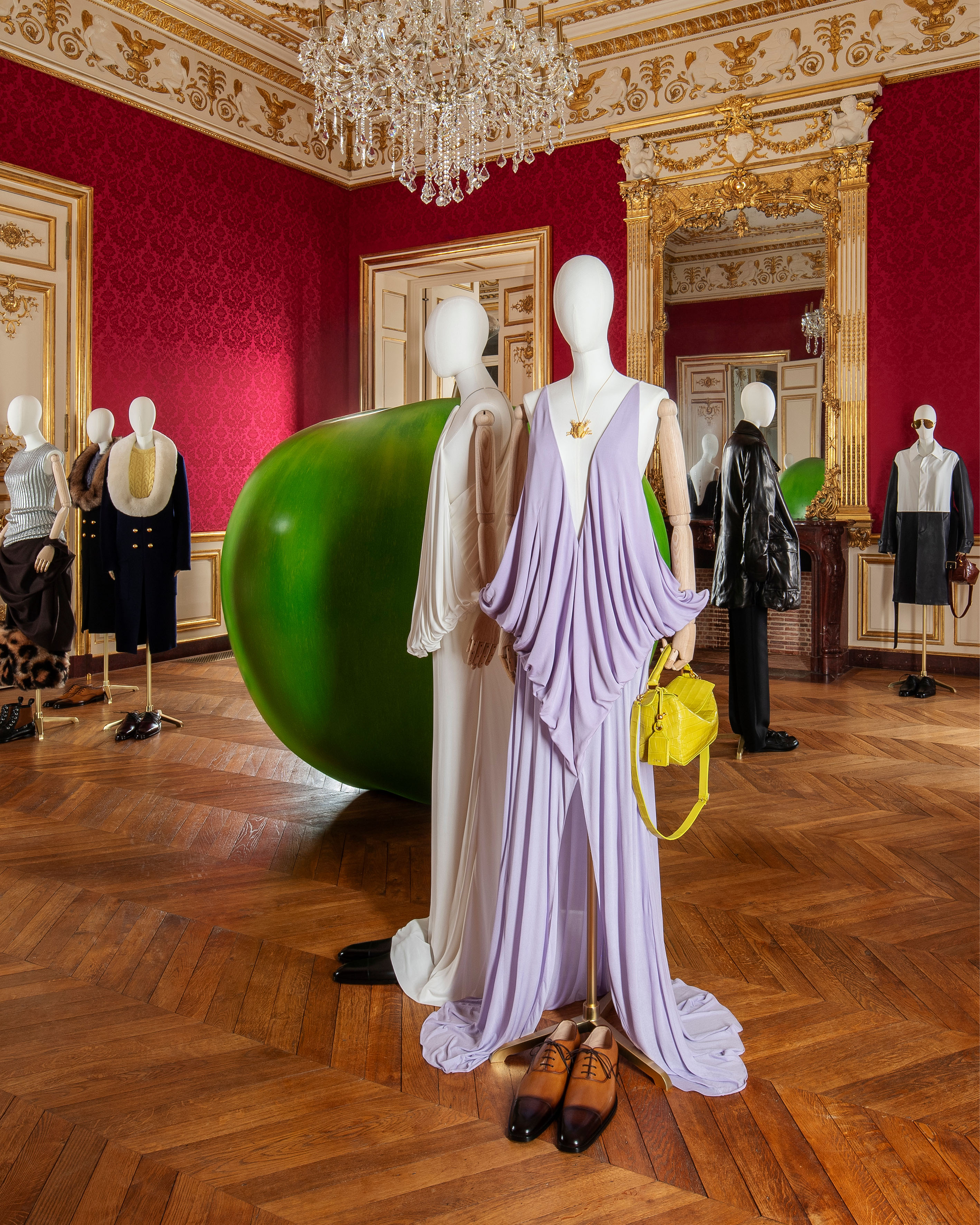 Fashion, art and craft for LOEWE Fall-Winter 2025 - LVMH