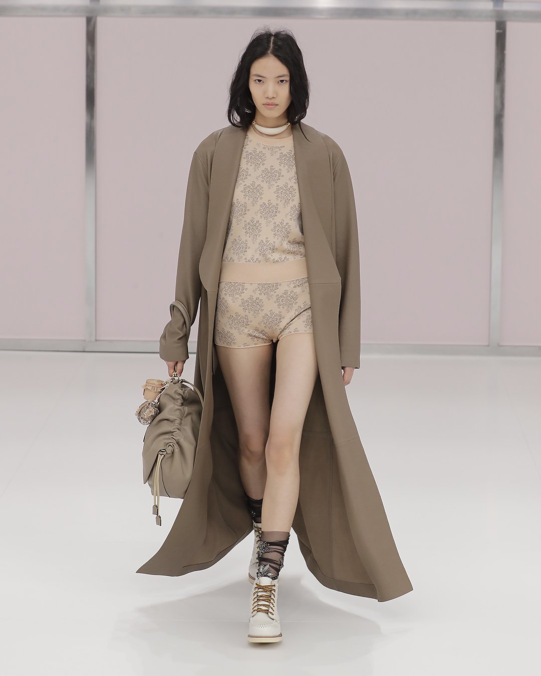 フェンディが2025年に創業100周年を迎えるにあたり、クチュール