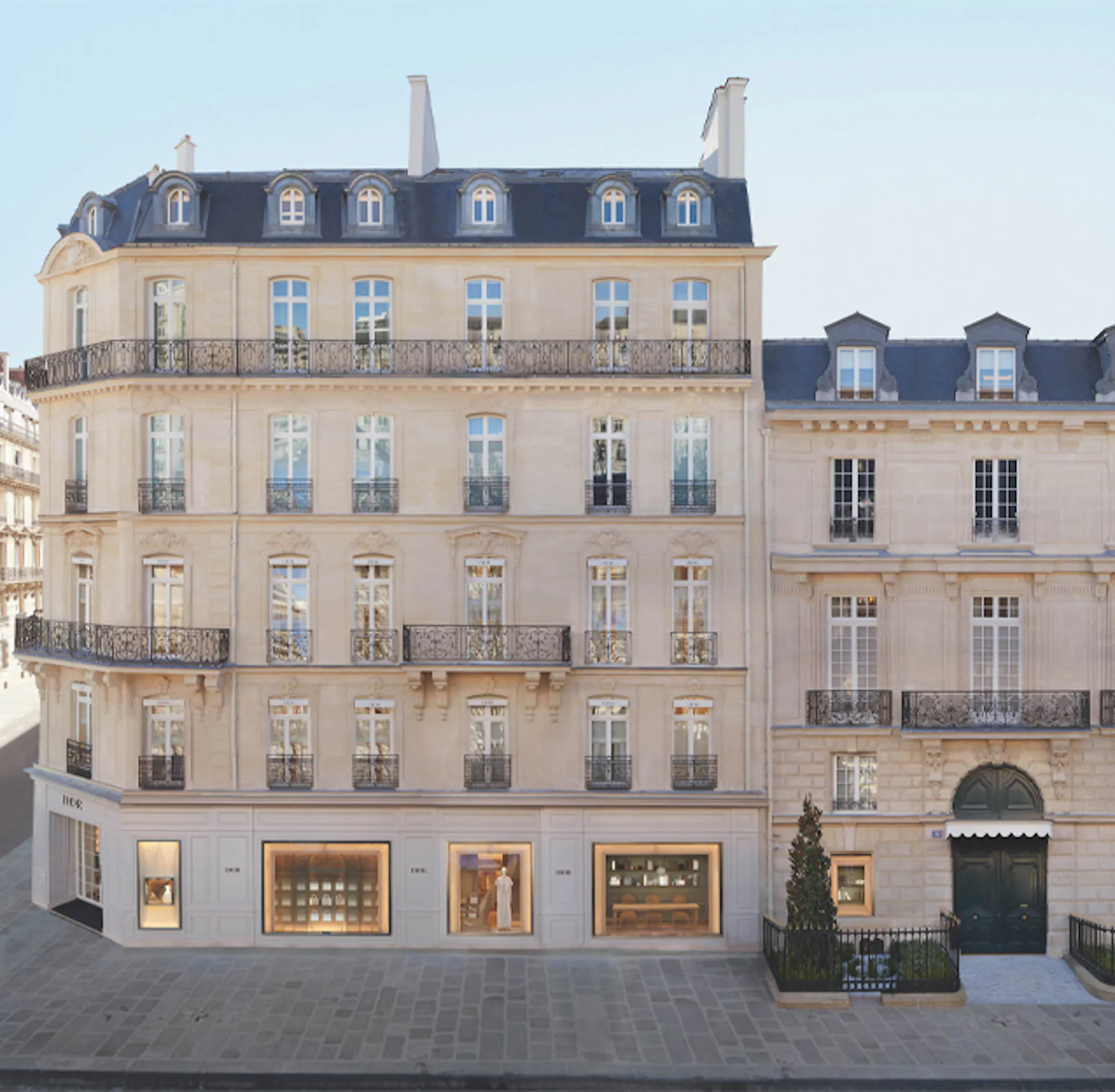 Christian Dior Couture, haute couture et prêt-à-po... - LVMH