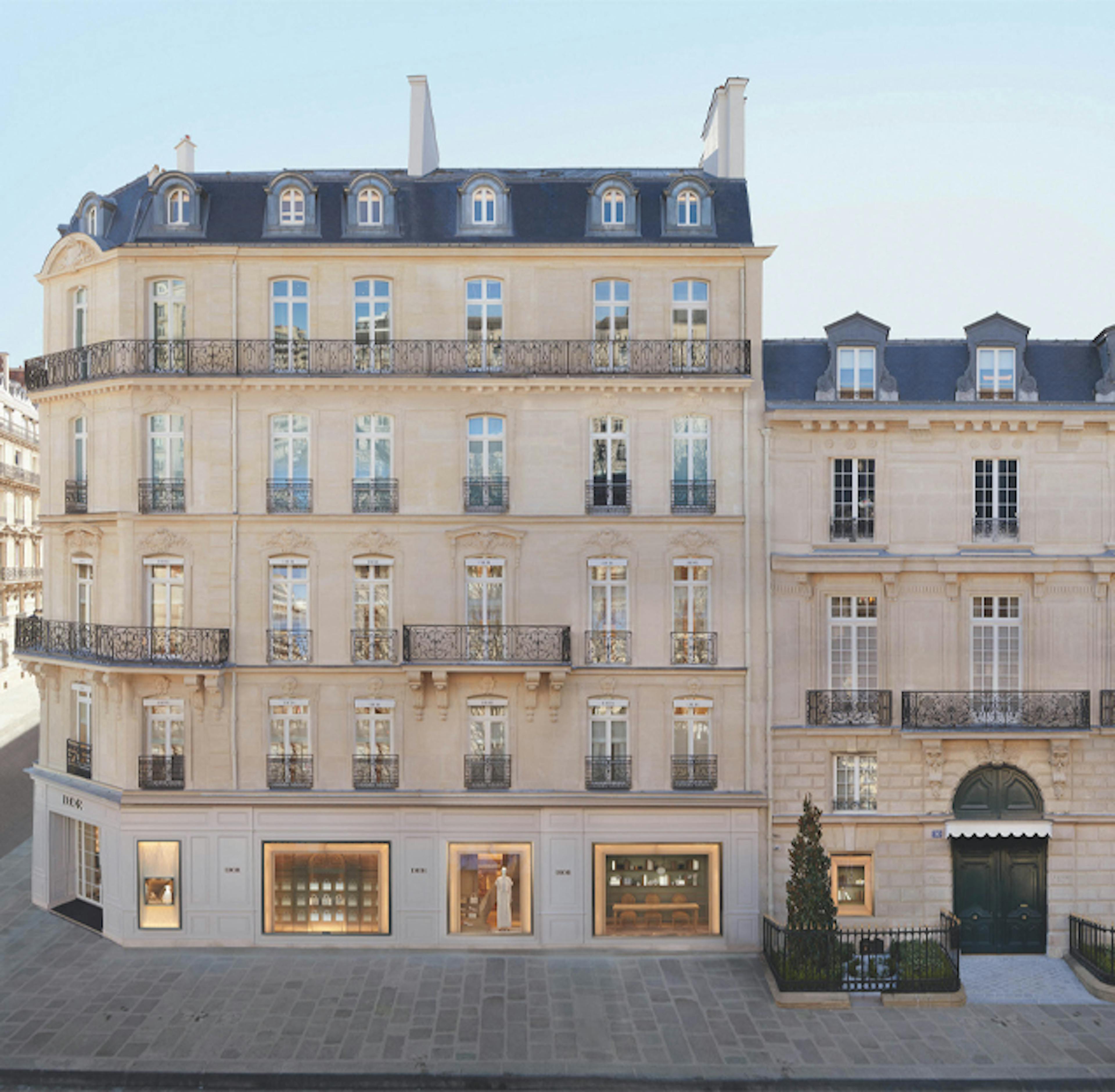 Visual representative of Christian Dior's 30, avenue Montaigne