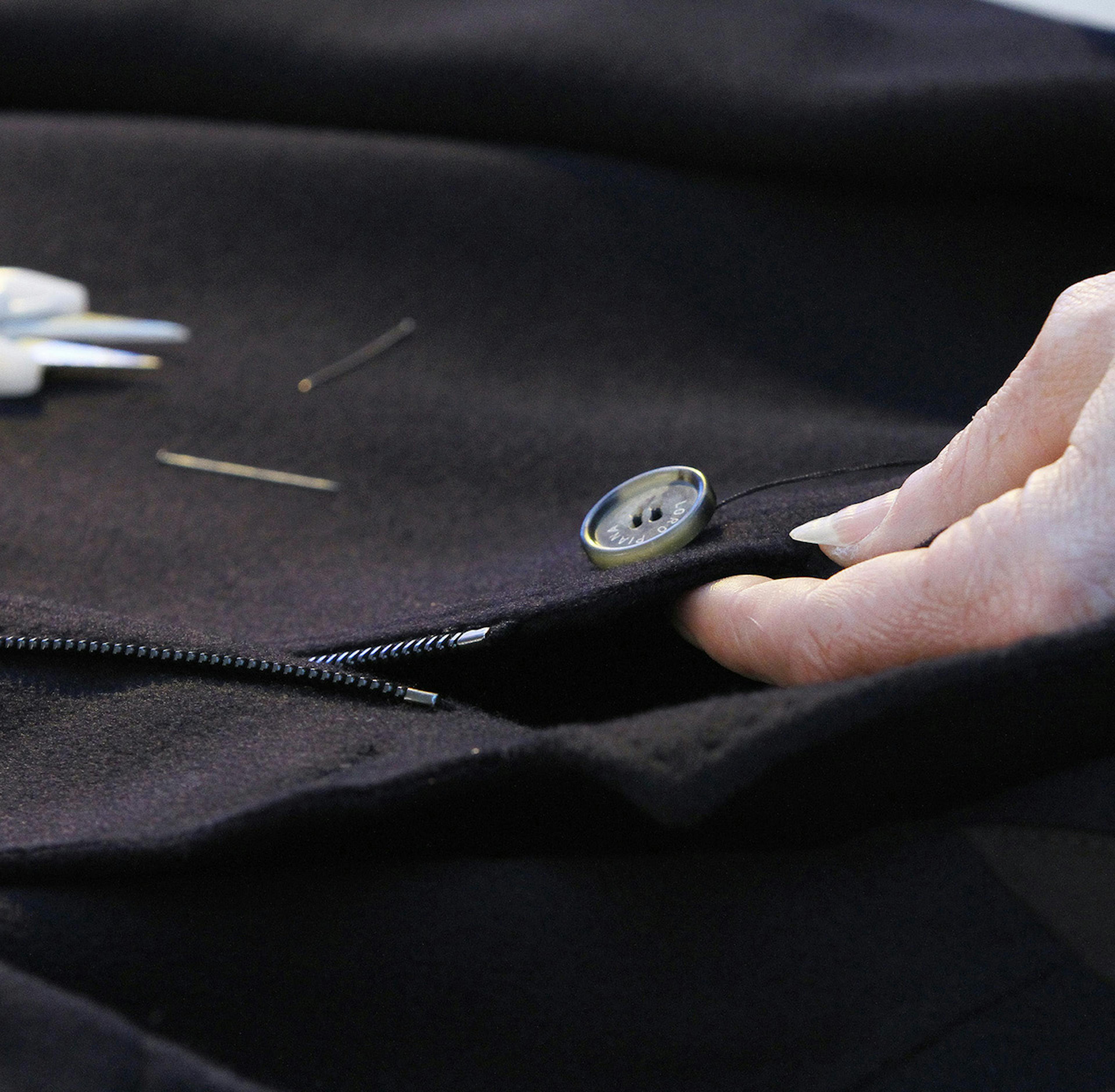 A moment of the exclusive cashmere double crafting © Loro Piana