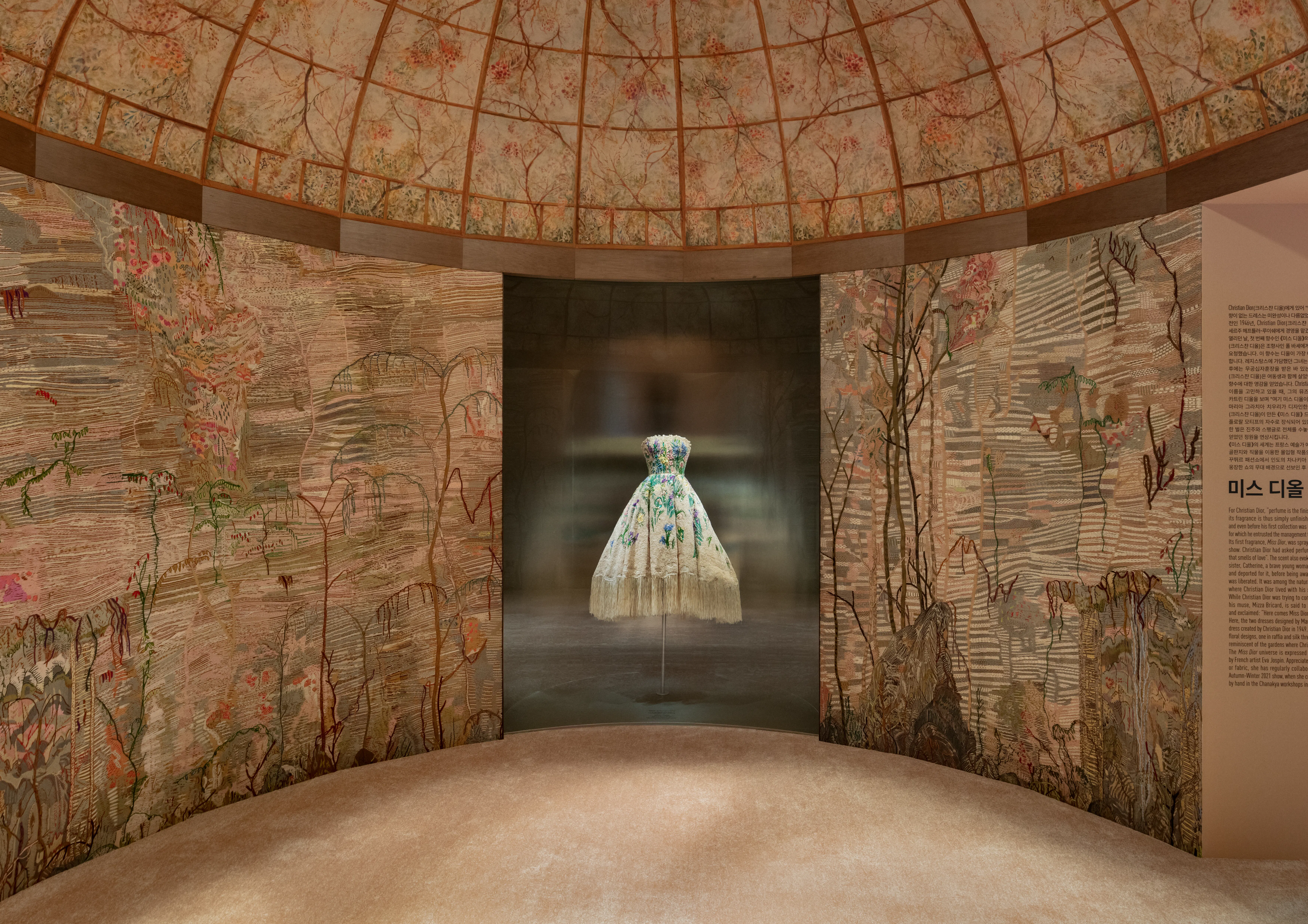 aApOI_IqRLdaBlNe_SCENOGRAPHY©K 