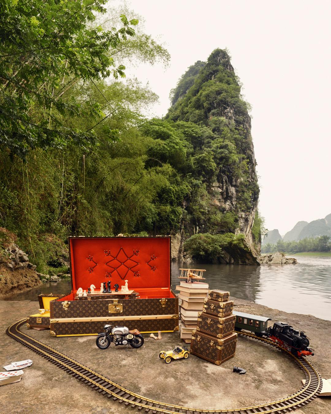 LOUIS VUITTON UNVEILS NEW TRAVEL CAMPAIGN, A JOURNEY TO THE HEART OF CHINESE LANDSCAPES LOUIS VUITTON UNVEILS NEW TRAVEL CAMPAIGN, A JOURNEY TO THE HEART OF CHINESE LANDSCAPES