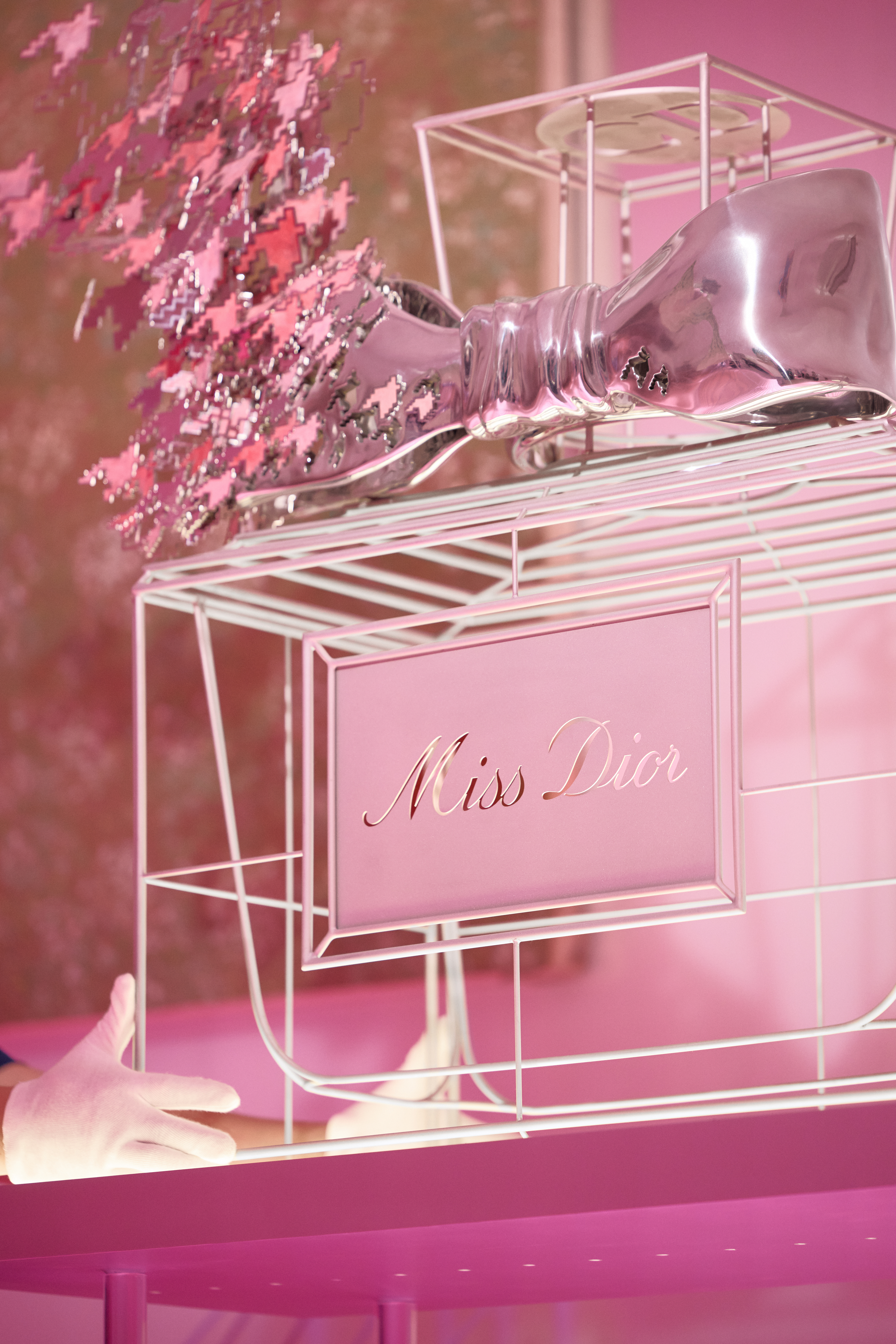 ディオールが、上海で「ミス ディオール」を称える特別な没入型