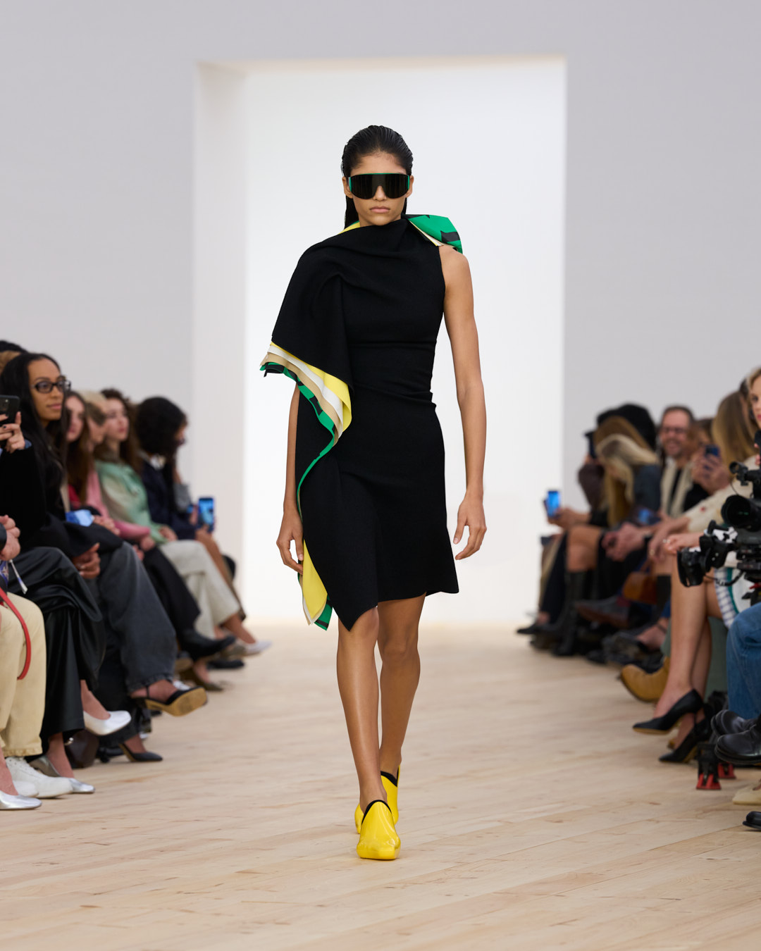 A burst of colorful creativity for Loewe Spring-Su - LVMH