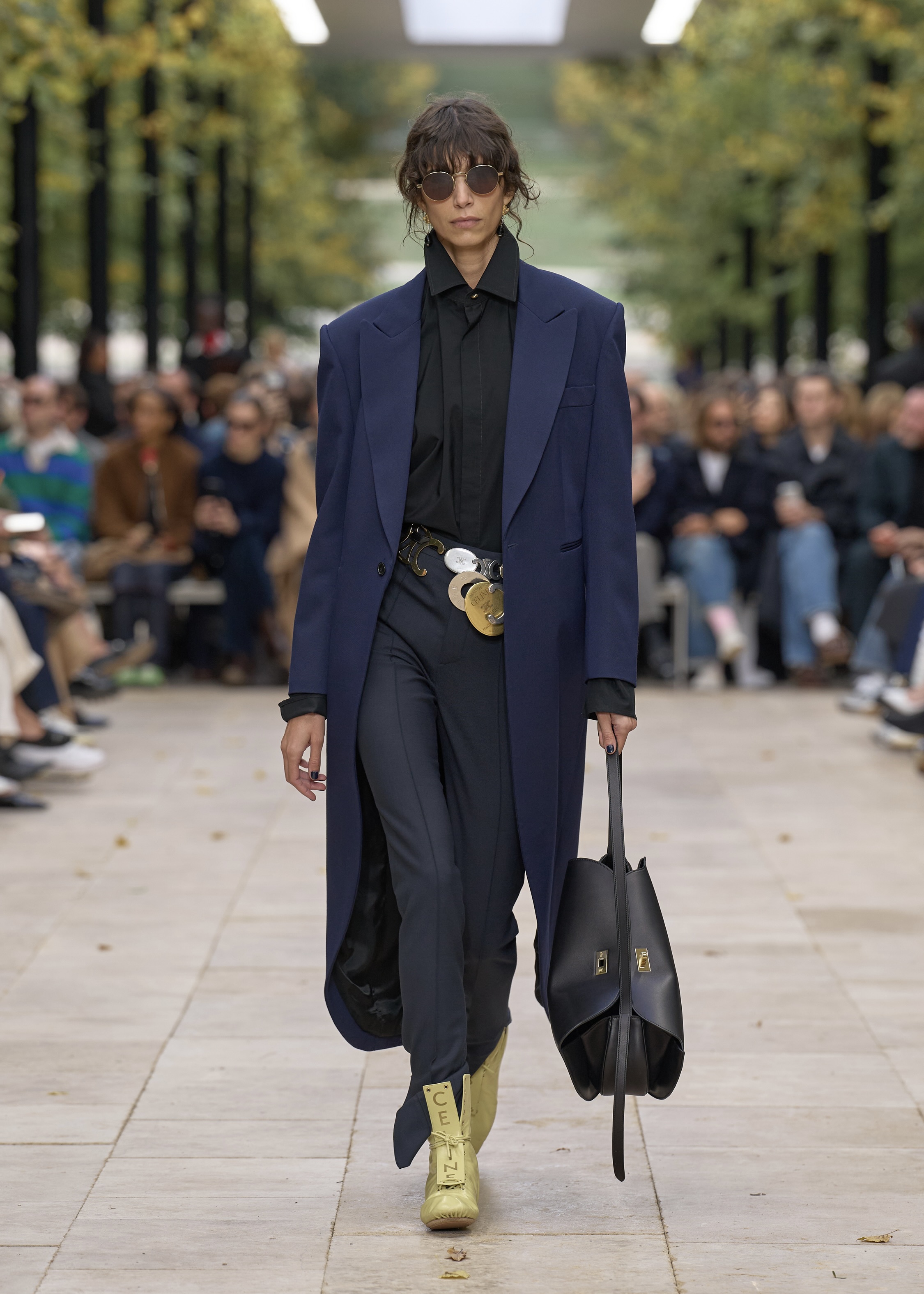 軽やかな空気に包まれたセリーヌの2026年サマーコレクション - LVMH - LVMH