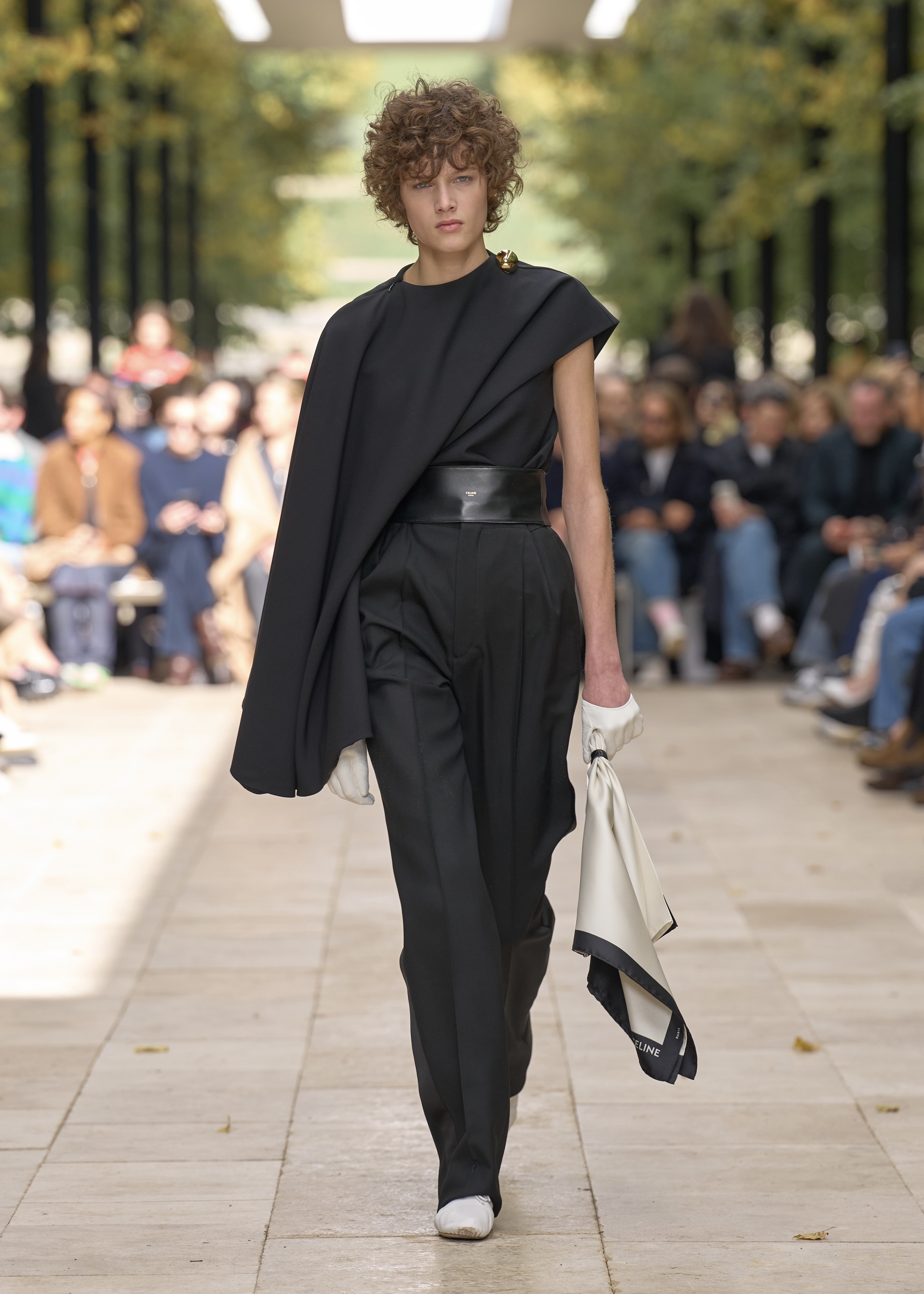 軽やかな空気に包まれたセリーヌの2026年サマーコレクション - LVMH - LVMH