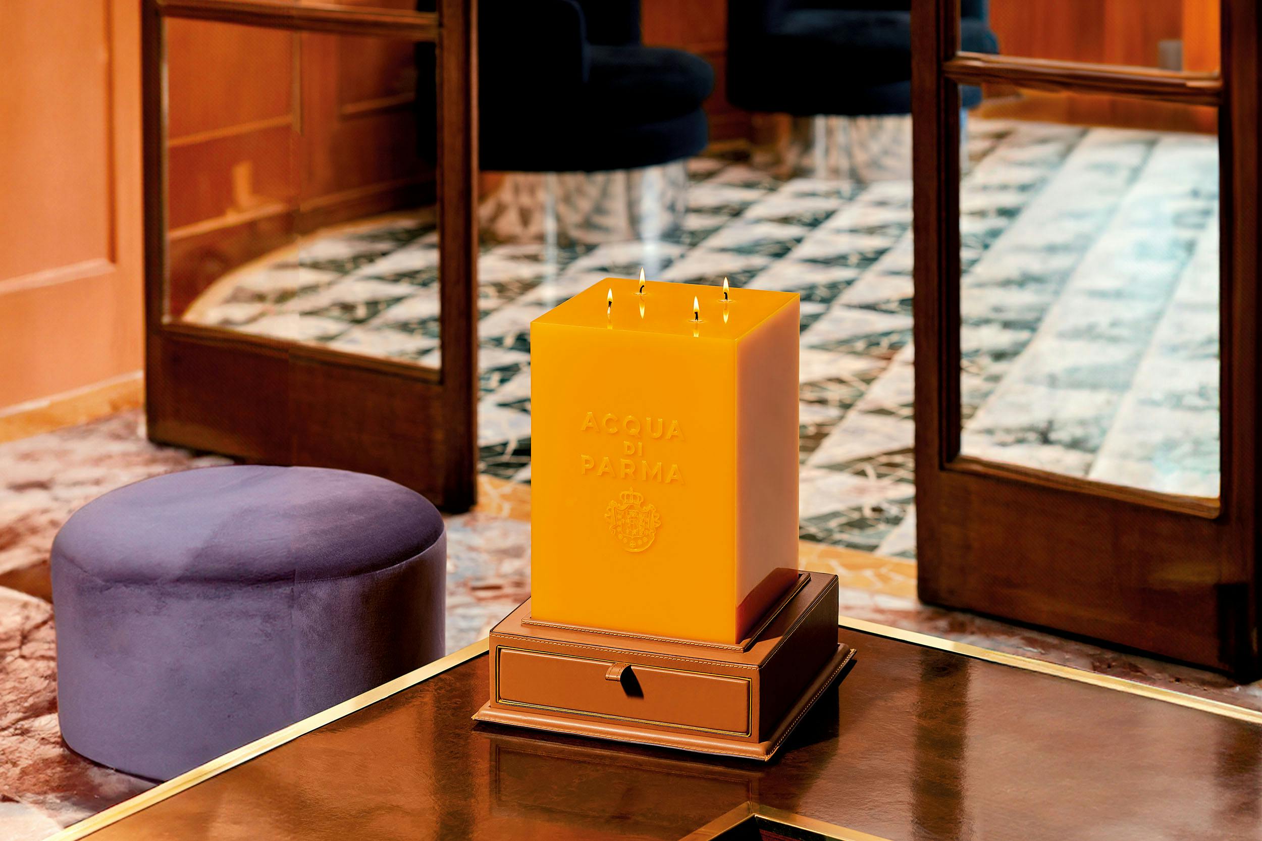 Jumbo Candle and its Leather Socle © Acqua di Parma