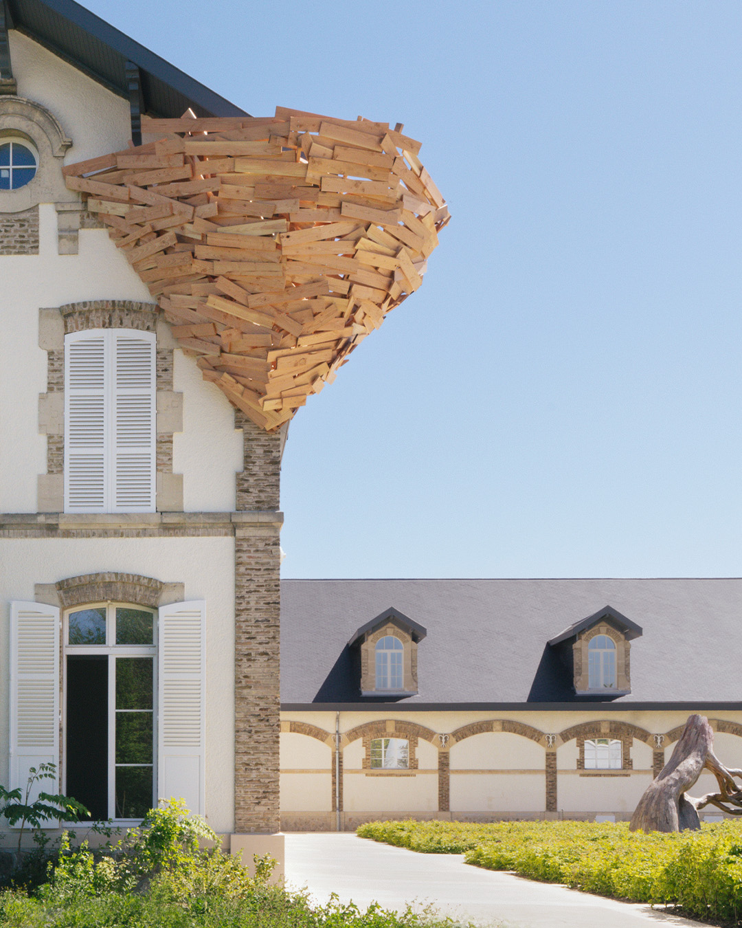 Collaboration with artist Tadashi Kawamata ushers  - LVMH