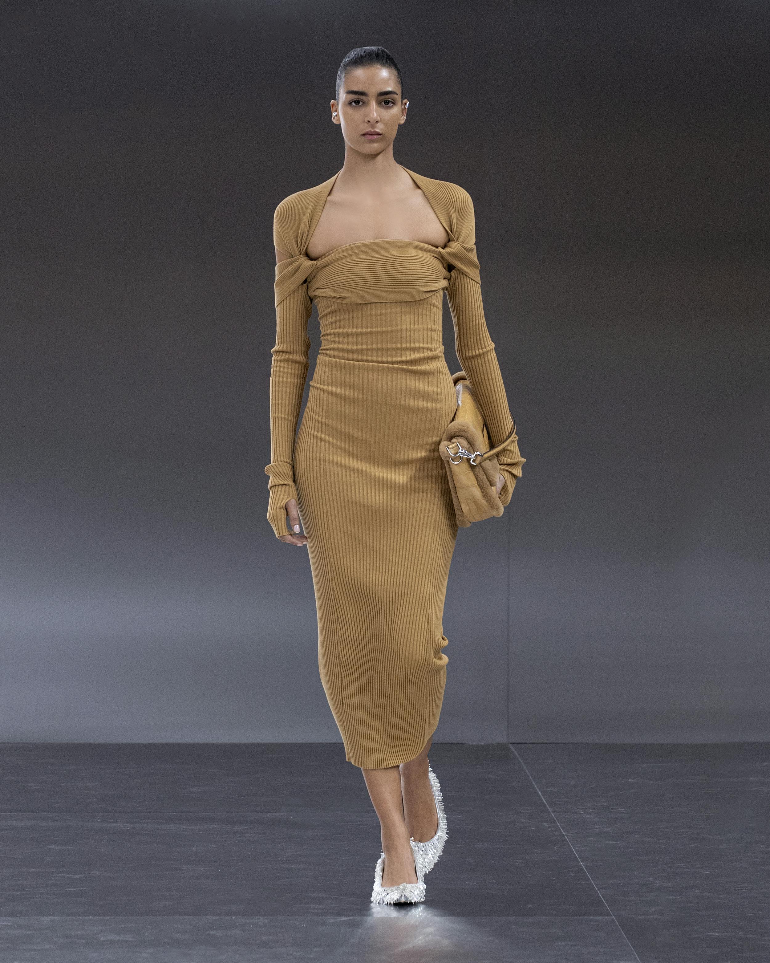 Tenue n°5 : robe beige