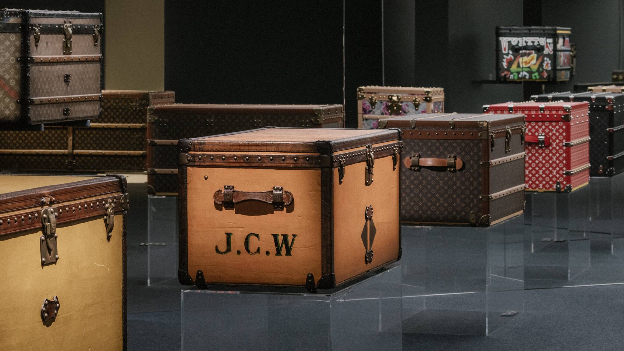 Louis Vuitton family home presents Malle Courrier  - LVMH
