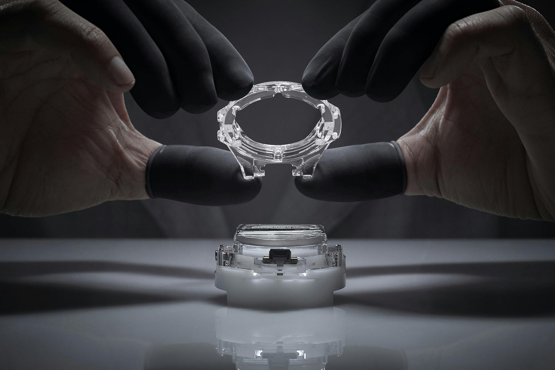 「ビッグ・バン」サファイア製ケースの組み立て © Hublot