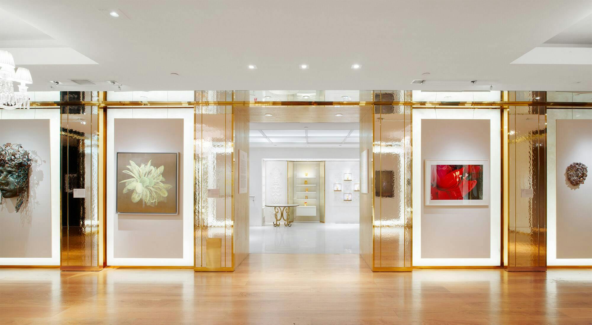Banner Guerlain presenta la 16a mostra d'arte contemporanea, “I fiori del male” © ARR