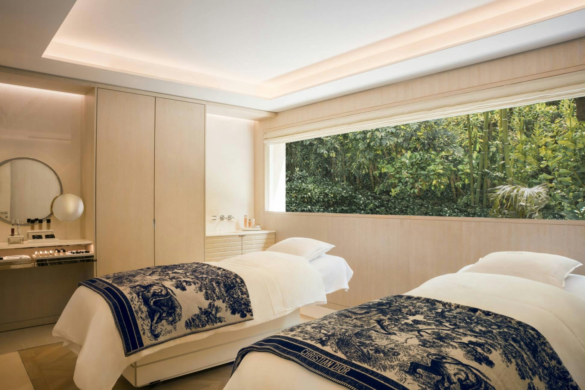 © Matthieu Salvaing