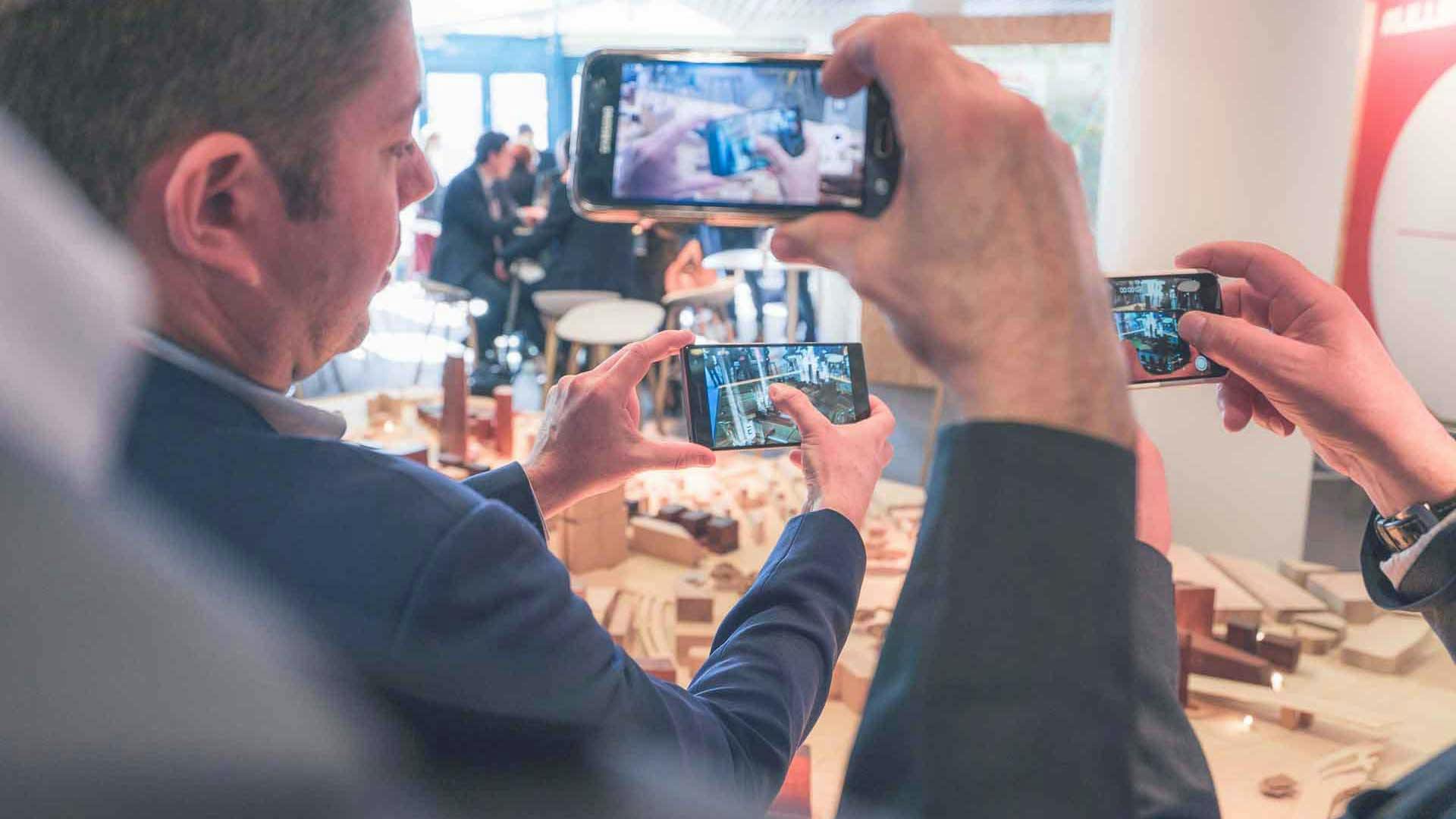 Image pour l'étape Couverture vidéo de salon immobilier à Genève et Cannes