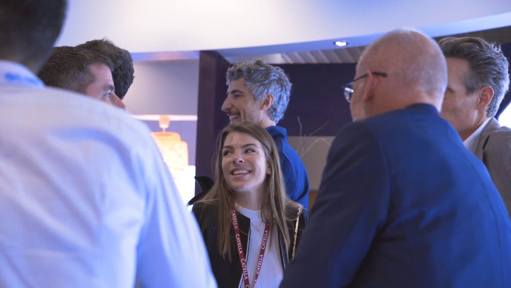 Image pour l'étape Couverture vidéo de salon immobilier à Genève et Cannes