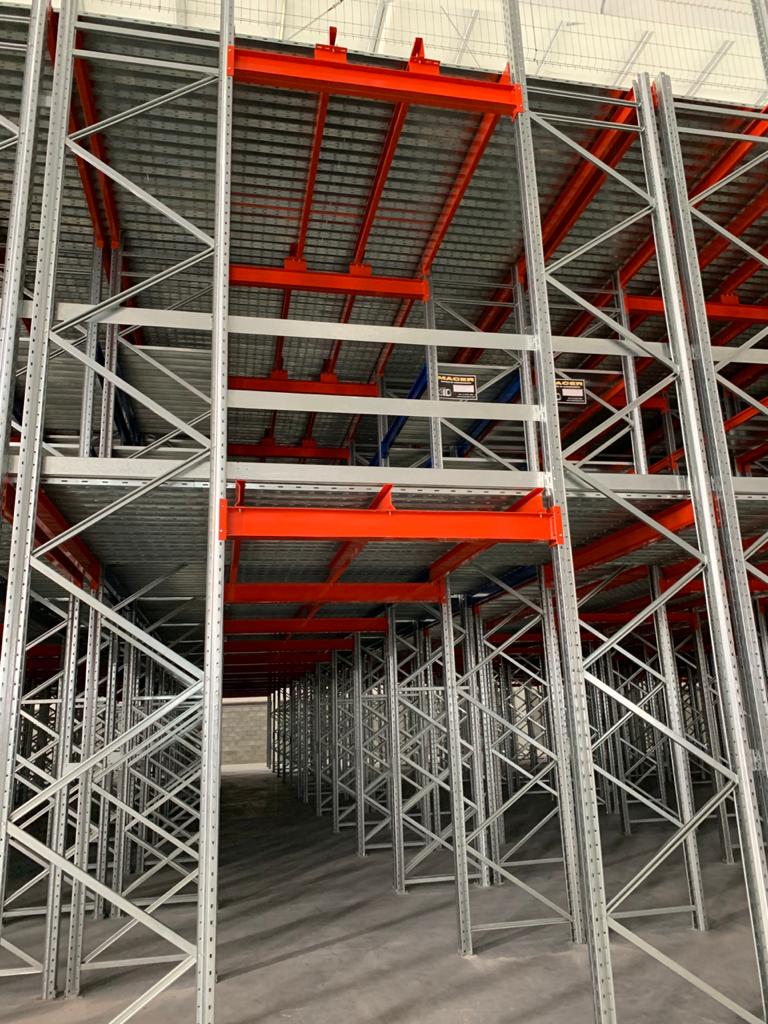 RACKS MACER SELECTIVOS CON PASARELAS Y ENTREPISO