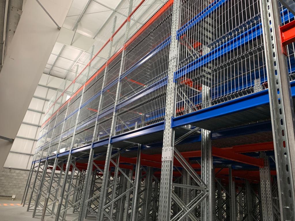 RACKS MACER SELECTIVOS CON PASARELAS Y ENTREPISO