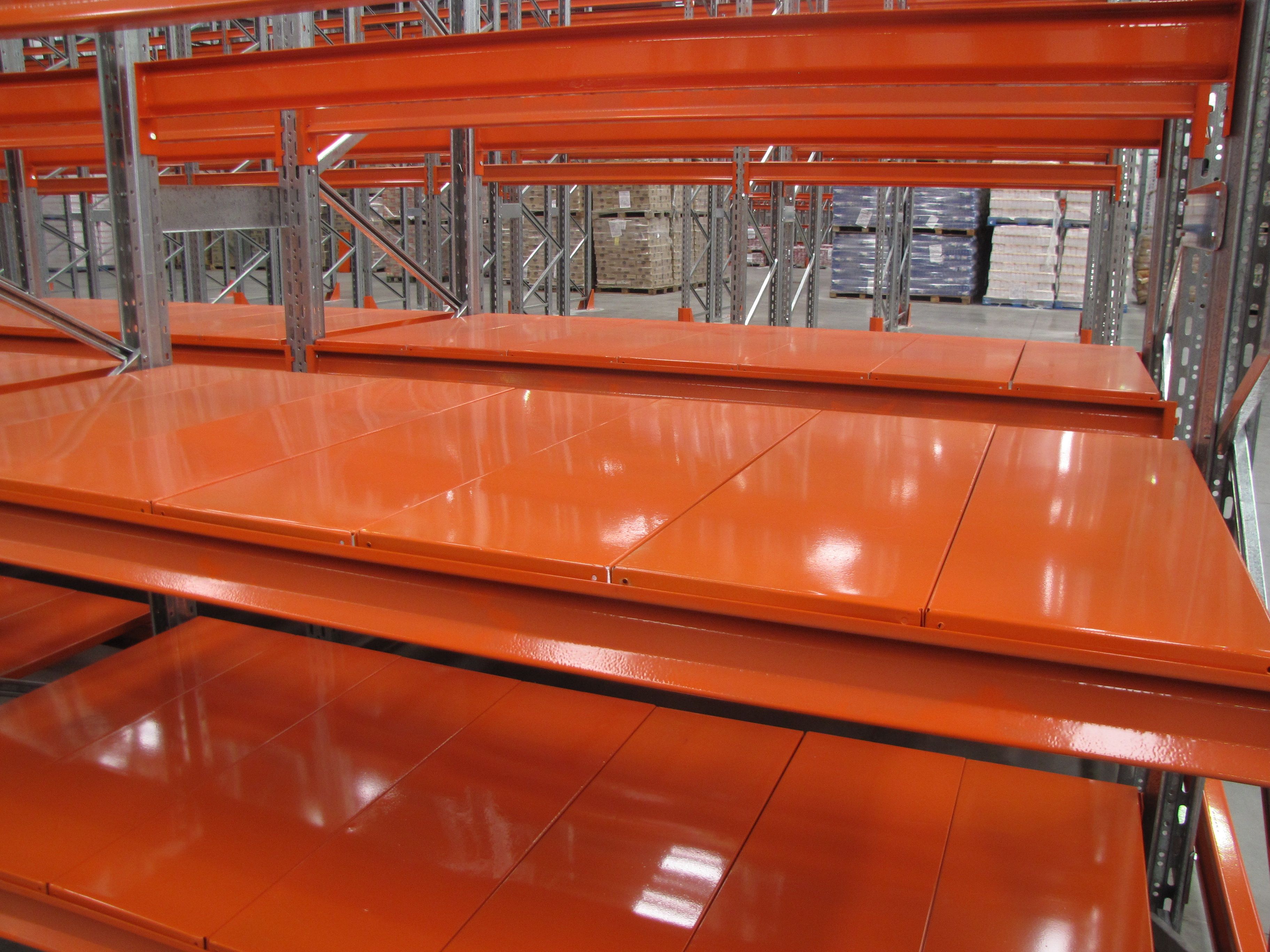 RACKS MACER SELECTIVOS PARA PICKING CON BANDEJAS PINTADAS