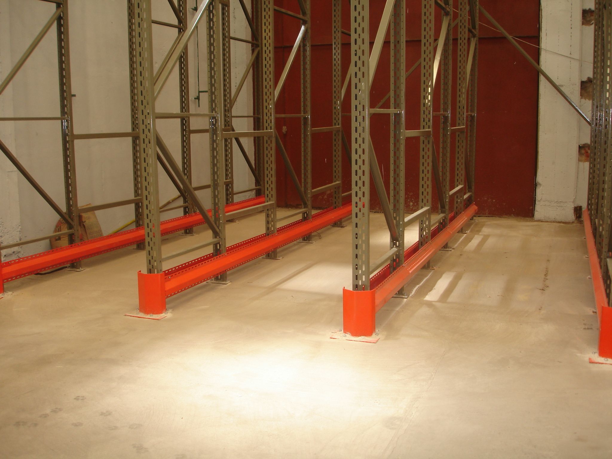 RACKS MACER PENETRABLES CON ARRIOSTRES SUPERIORES