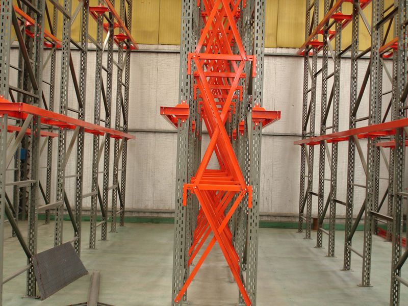 RACKS MACER PENETRABLES CON PASILLOS DE ARRIOSTRE