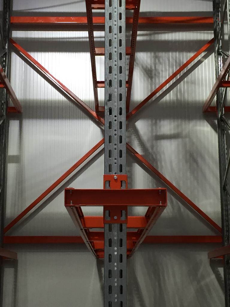 RACKS MACER PENETRABLES MENSULAS Y GUIAS APOYA PALLETS