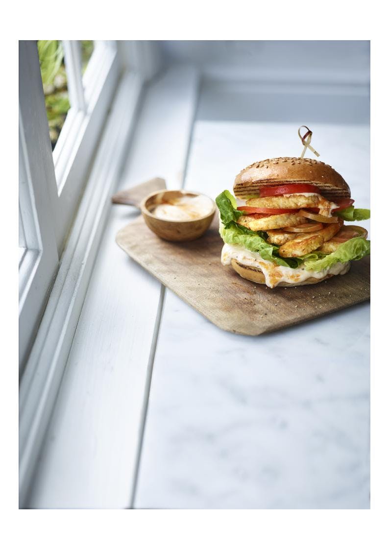 halloumi burger on wooden plate