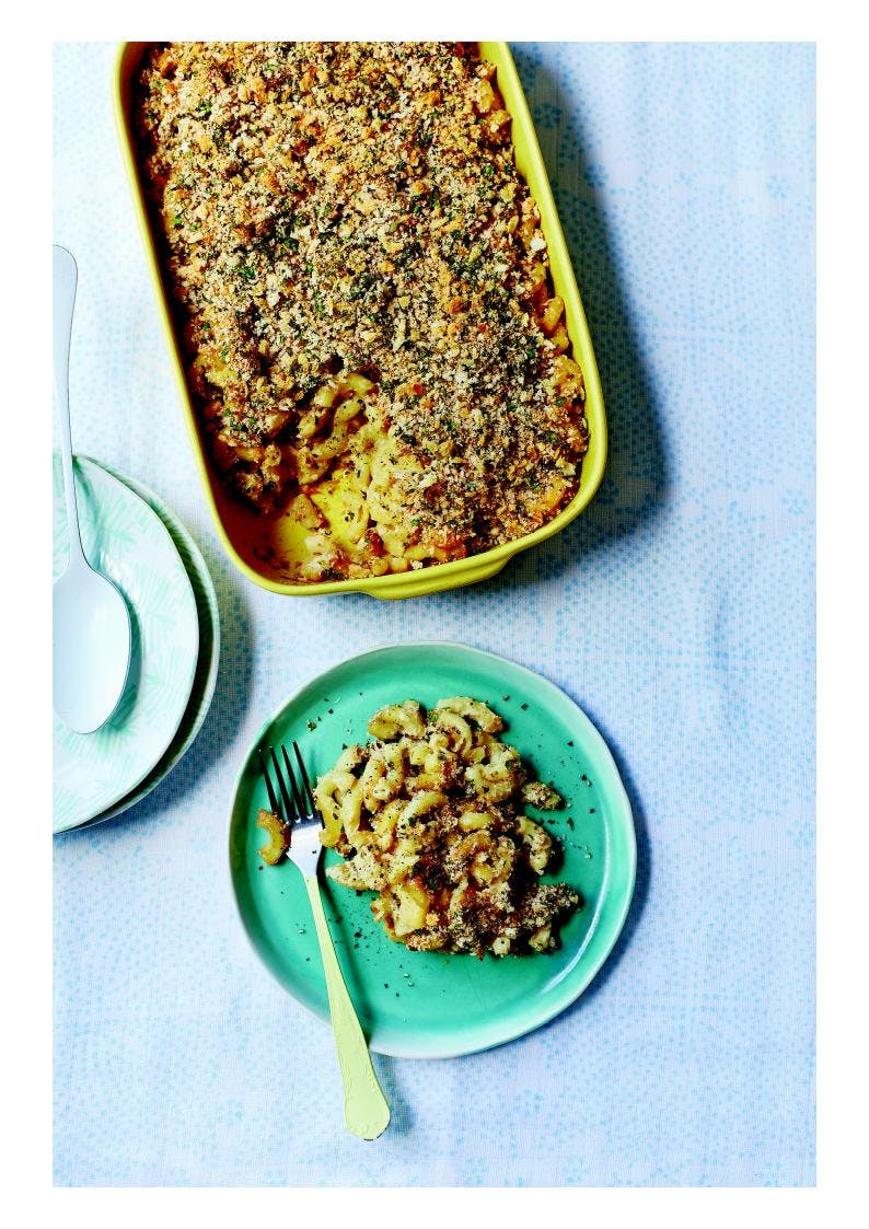 mac and cheese back in bowl and plate