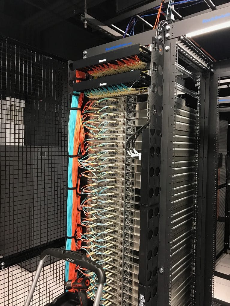 dual fibre channel connects to Pure Storage SAN