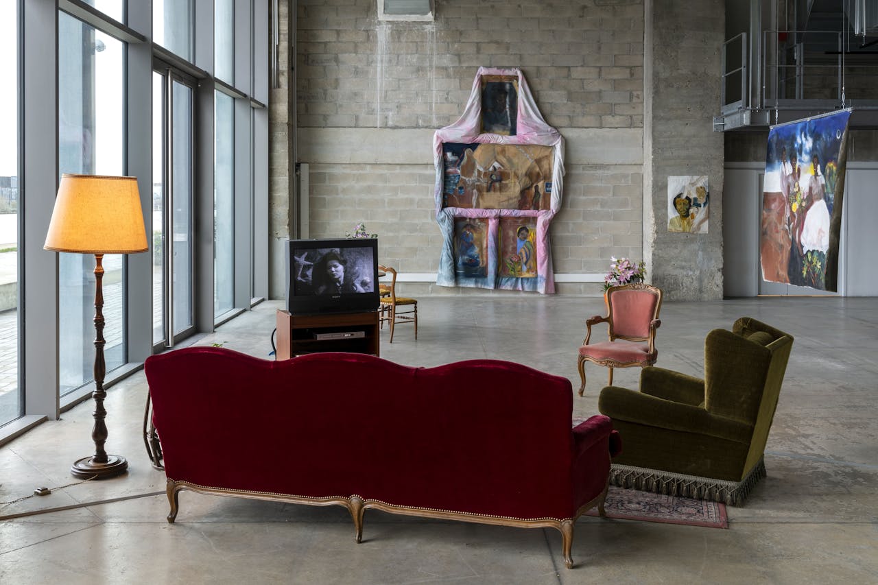 Le Salon des songes, Inès Di Folco Jemni, exposition-résidence, peinture, hospitalité, spiritualité, installation, Magasins Généraux, Pantin, exposition