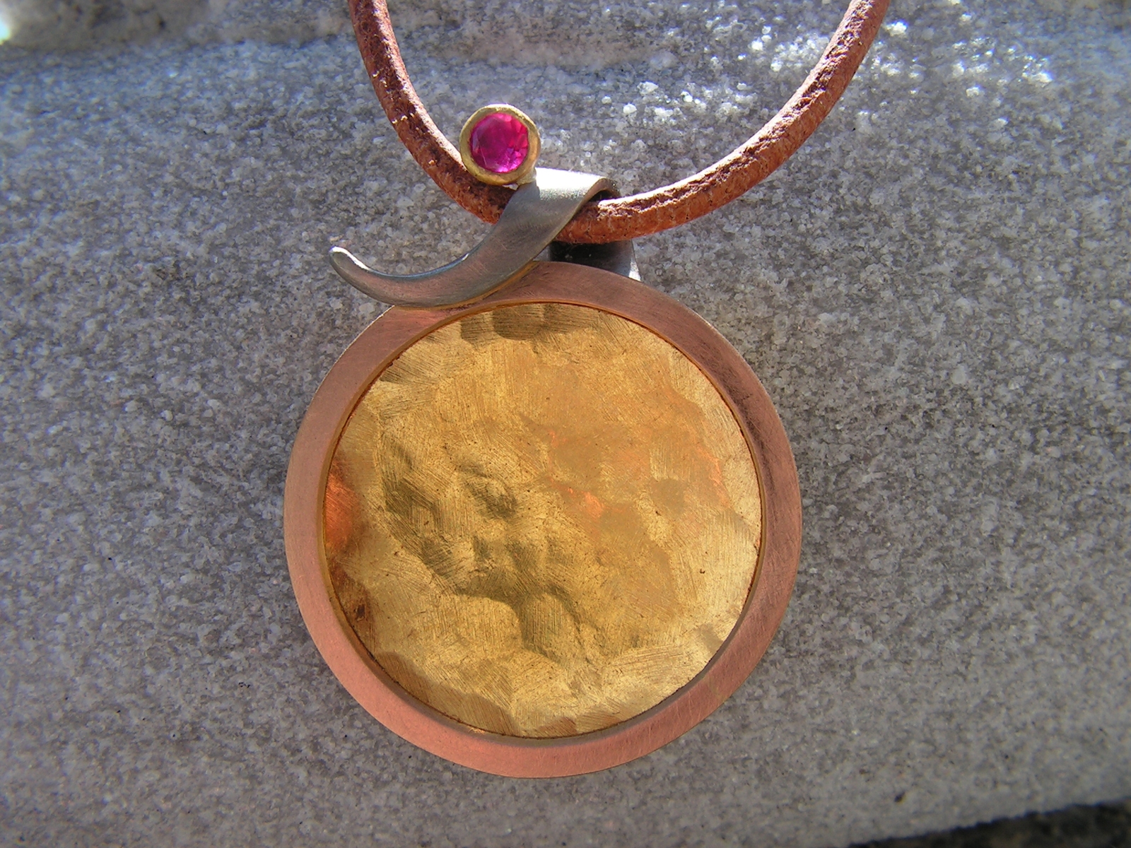 collier Rubis disque d'or