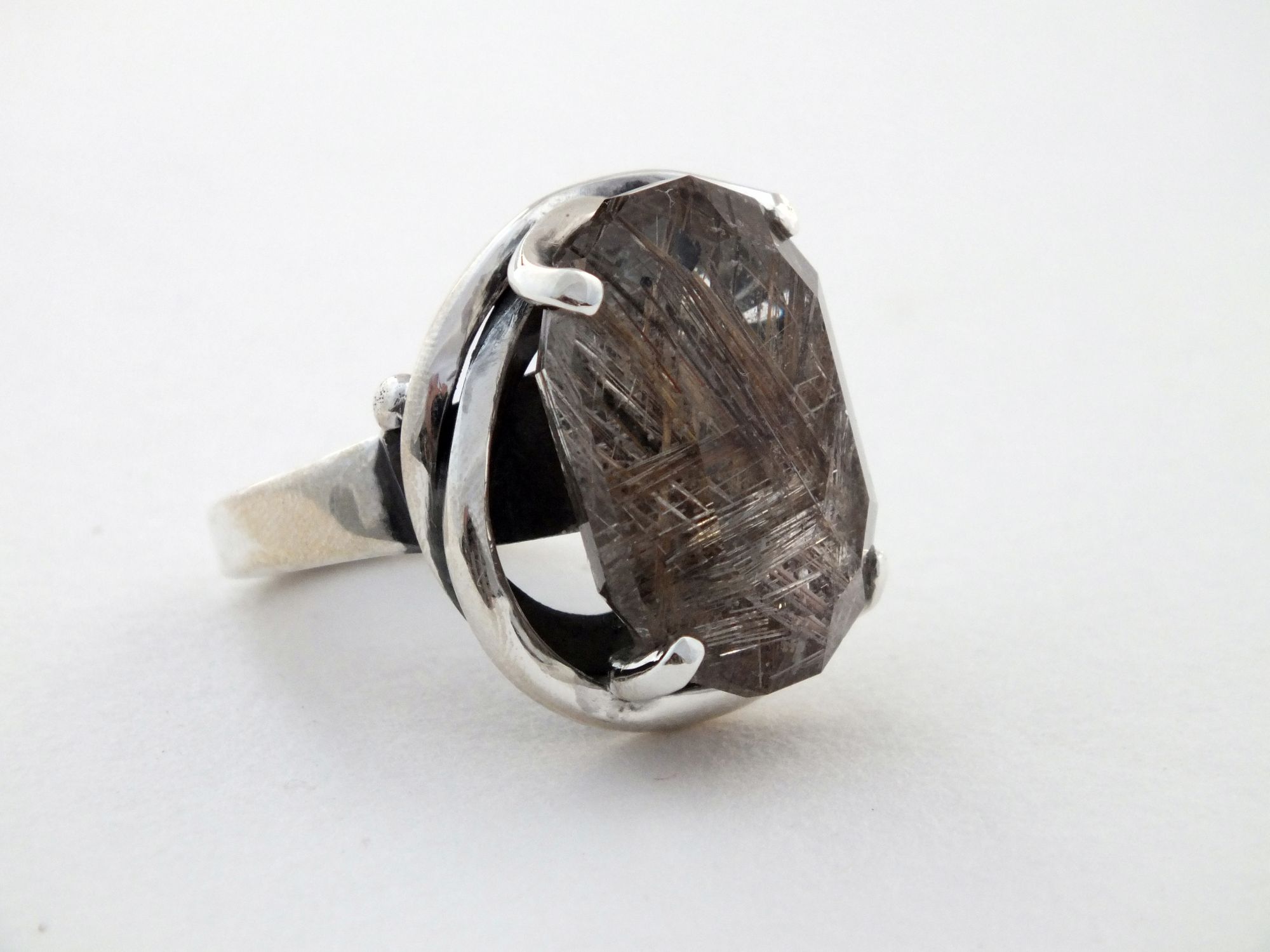 bijou: Bague Quarz rutile du Bésil créé par Mahesh Bijoutier