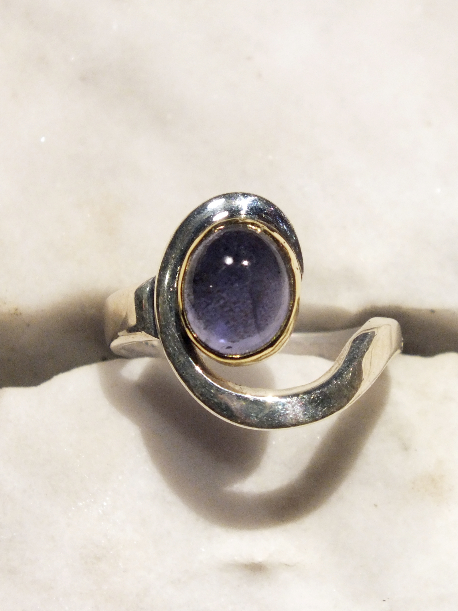 bijou: Anneau Cordiérite créé par Mahesh Bijoutier