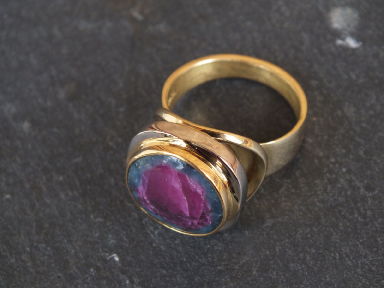 bijou: Chevalière du baron Couvreu, rubis-Zoïsite, or créé par Mahesh Bijoutier