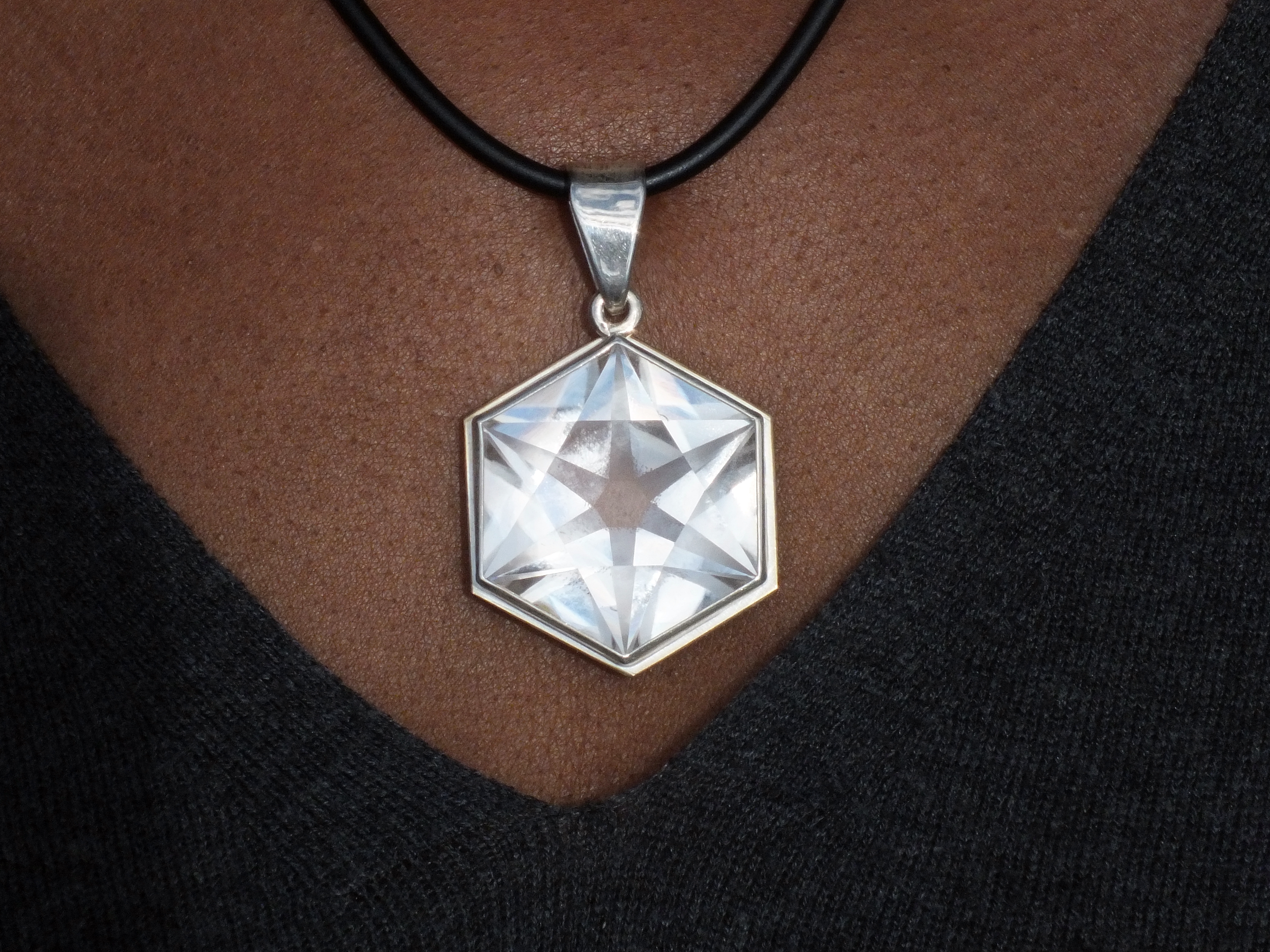 bijou: Une Étoile autour du cou porté – créé par Mahesh Bijoutier