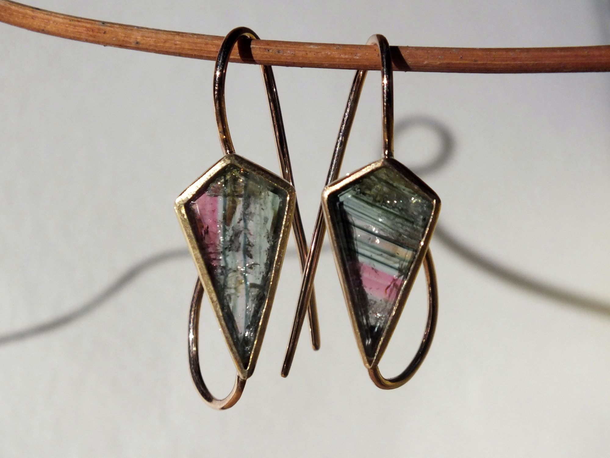 bijou: Pendants d'oreilles or et tourmalines polychromes créé par Mahesh Bijoutier