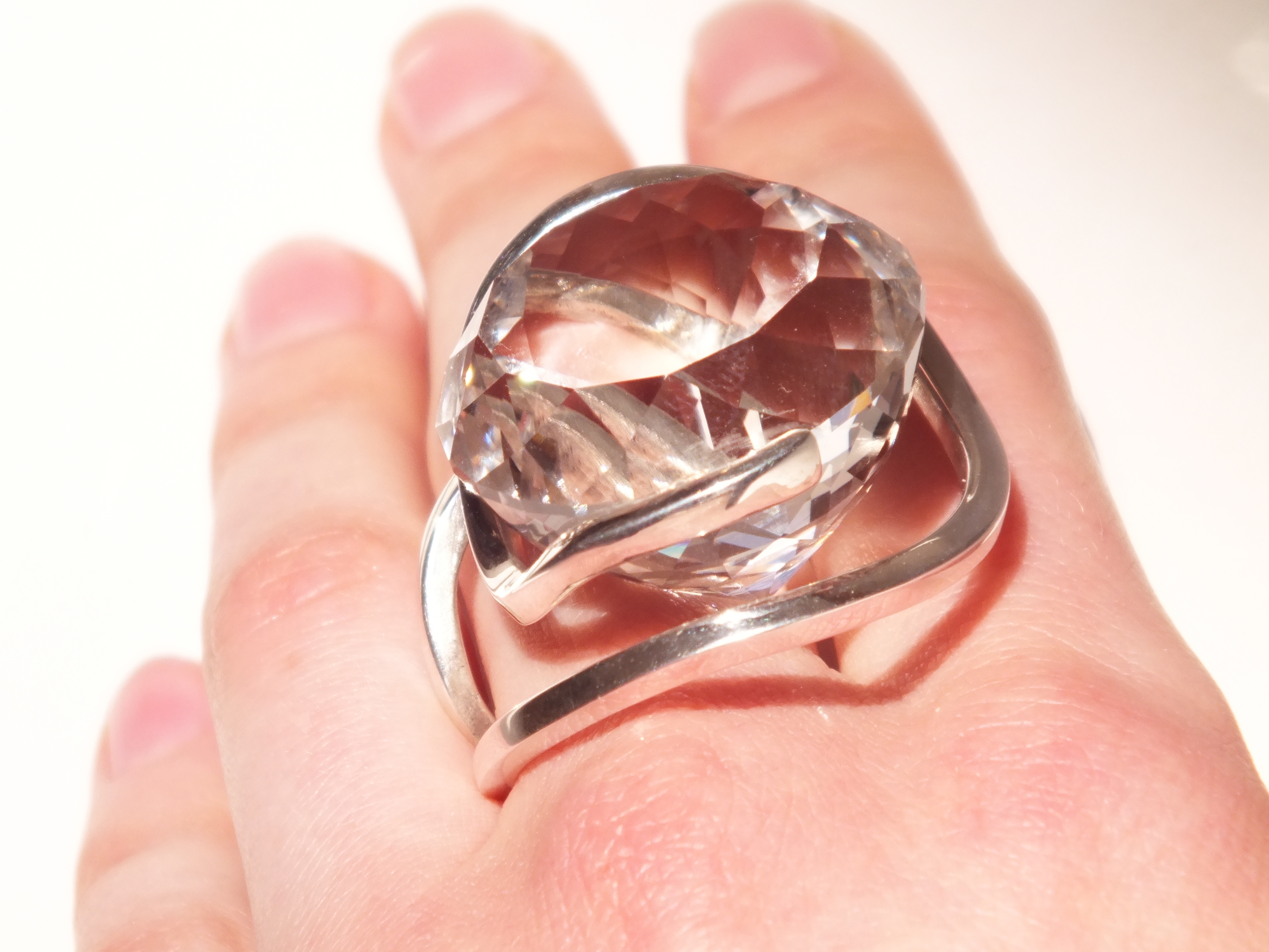 bijou: Big Bague porté – créé par Mahesh Bijoutier