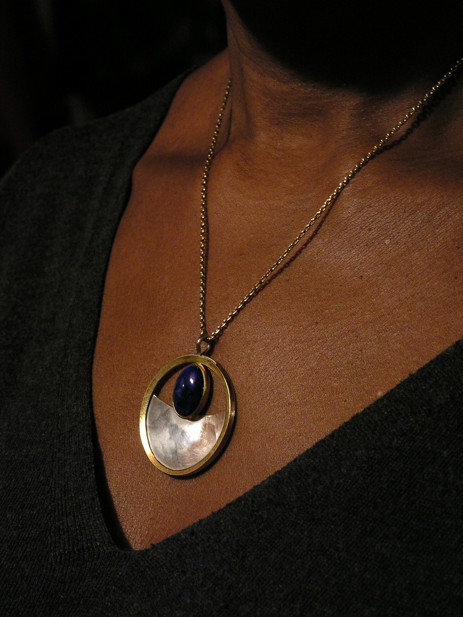 bijou: Ange de Lapis-lazuli porté – créé par Mahesh Bijoutier