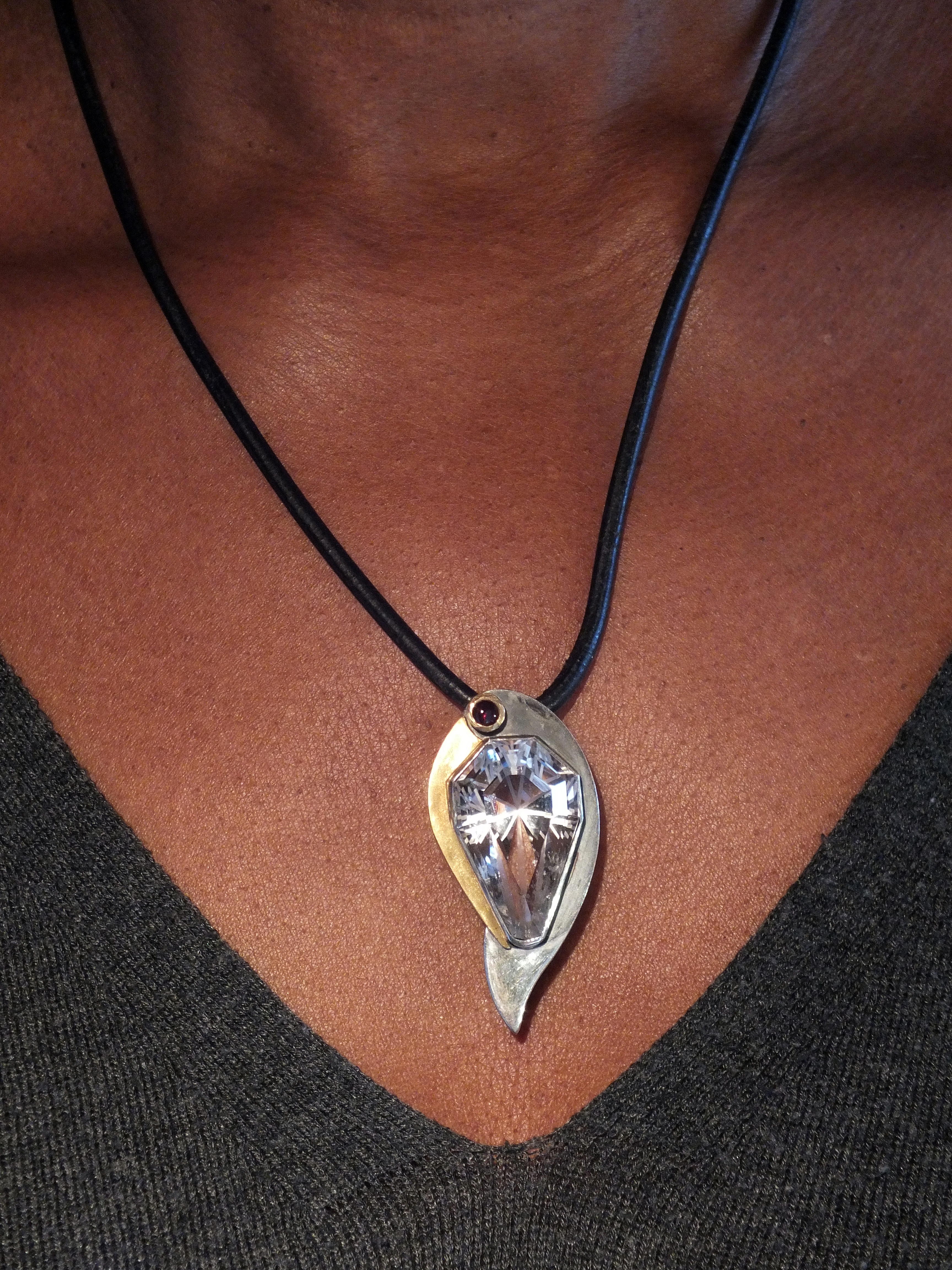 bijou: Pendentif quartz oiseau porté – créé par Mahesh Bijoutier