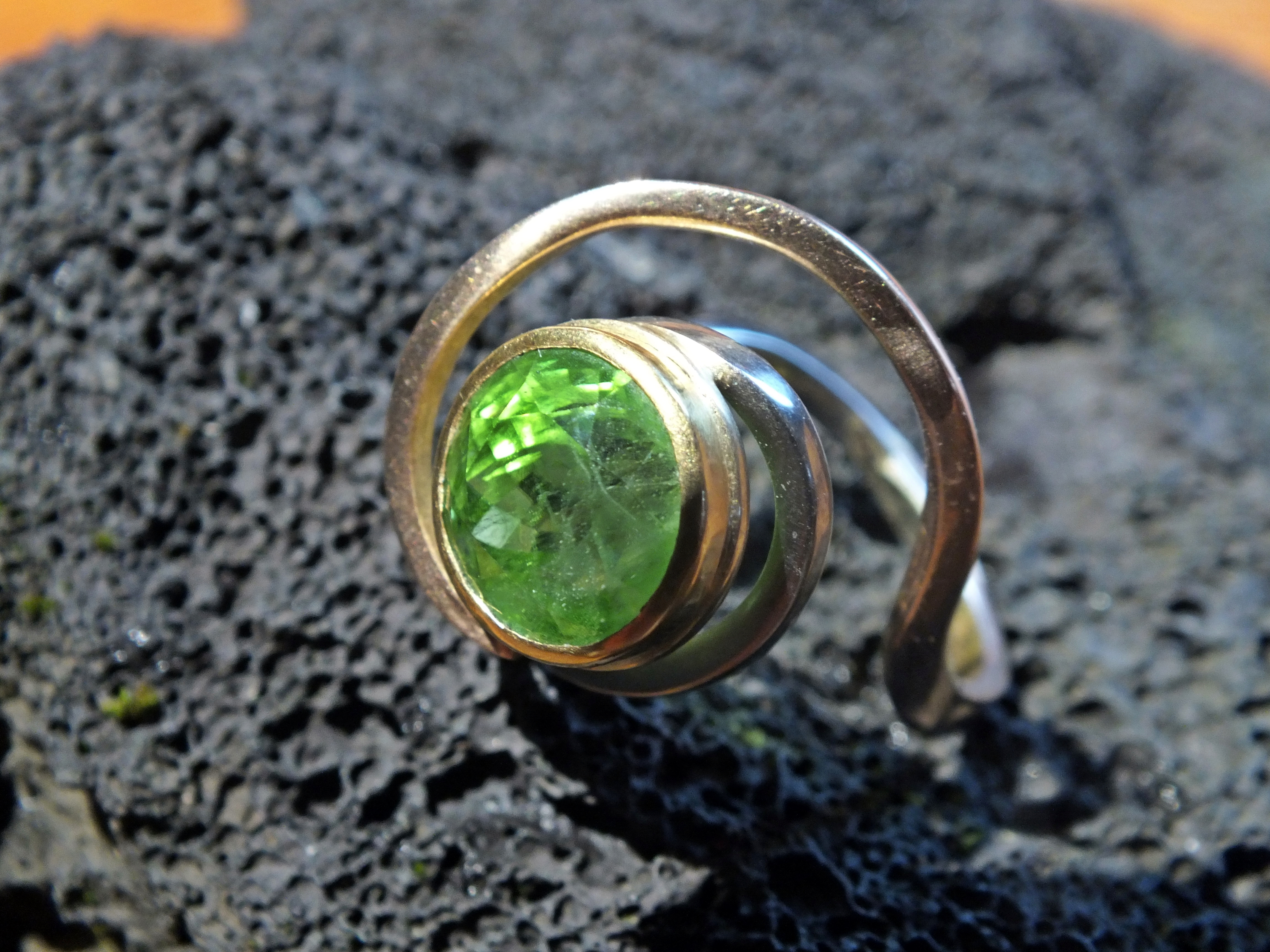 Une rareté, un péridot si gros, si beau! (2)