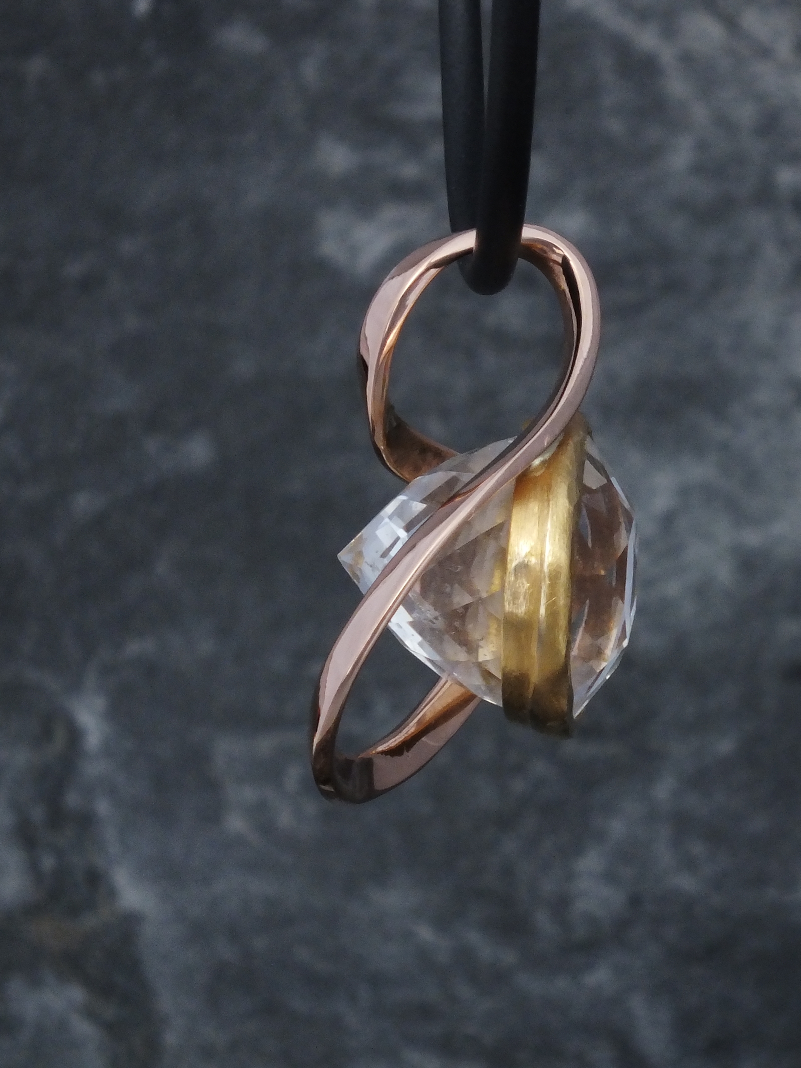 Pendentif Quartz Or rouge (5N) "Möbius"