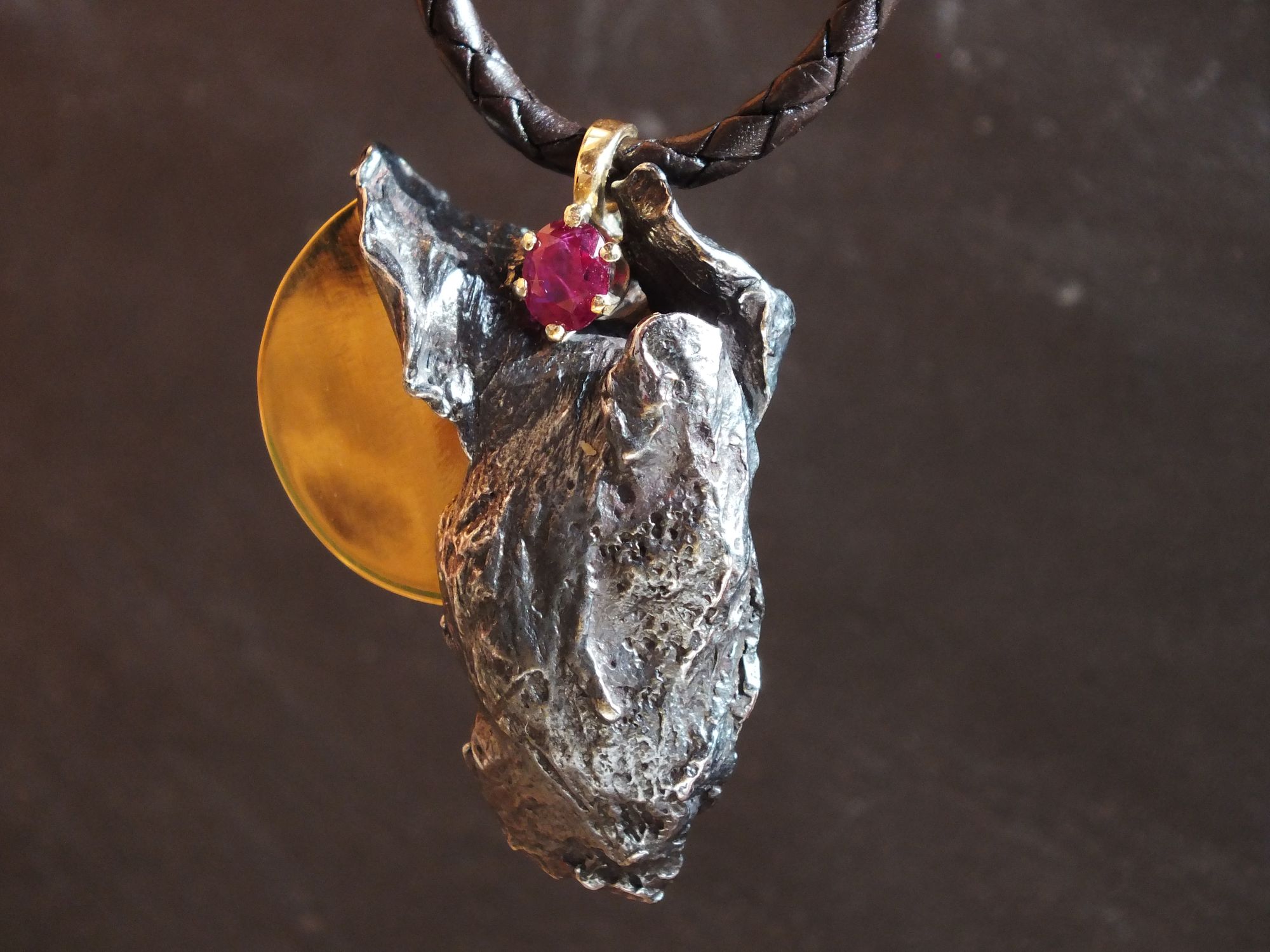 Pendentif Météorite, Rubis et ors