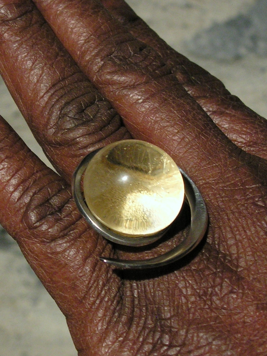 bijou: Bague "Saturne" porté – créé par Mahesh Bijoutier
