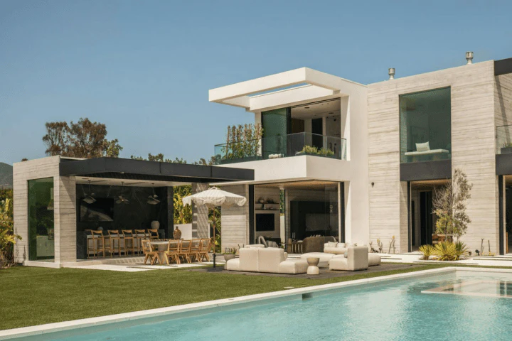 FROM RESIDENCE TO RETREAT: A SMARTER ALTERNATIVE TO AIRBNB HOSTING