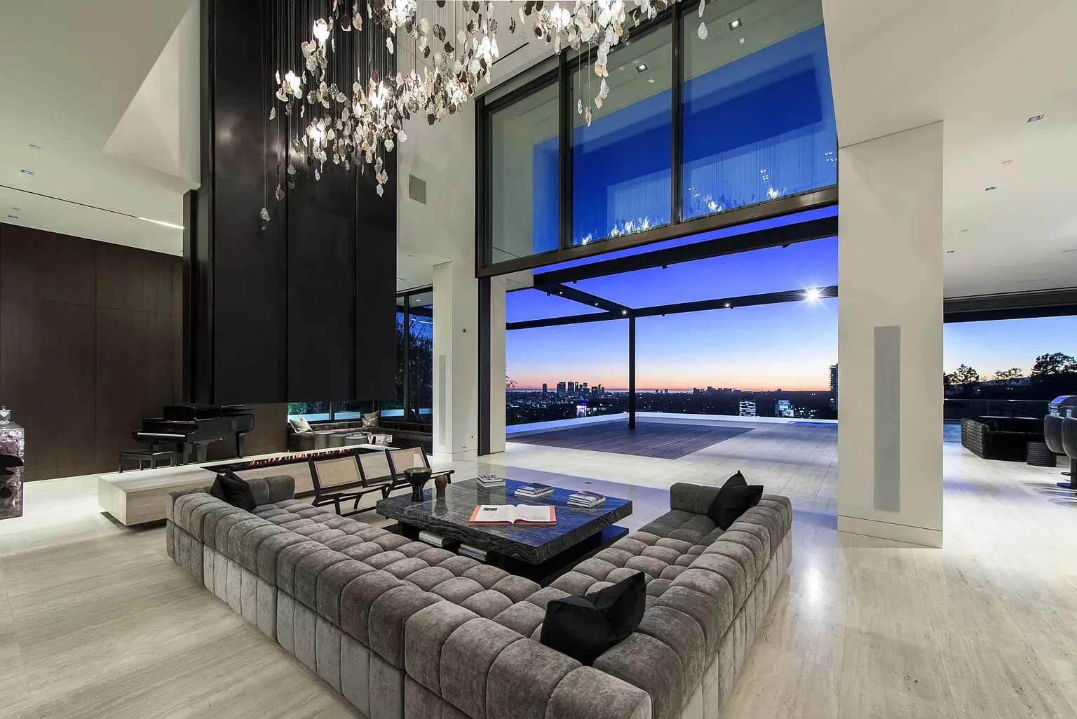SHORT-TERM VS. LONG-TERM RENTALS: FINDING THE RIGHT PATH FOR YOUR LOS ANGELES ASSET