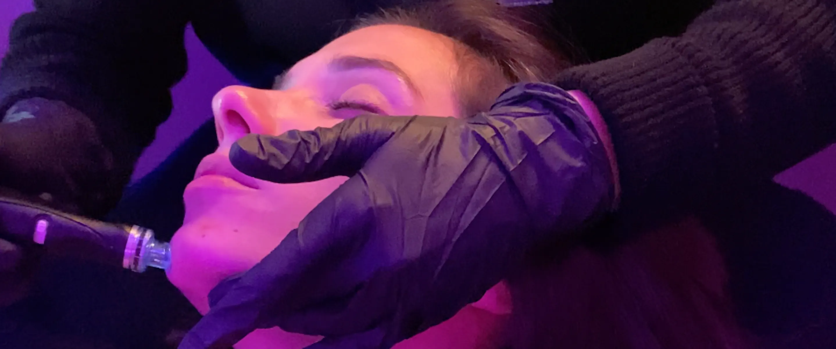 Fonctionnement d'une machine Hydrafacial au centre de médecine esthétique et laser Maison Yoko à Lyon