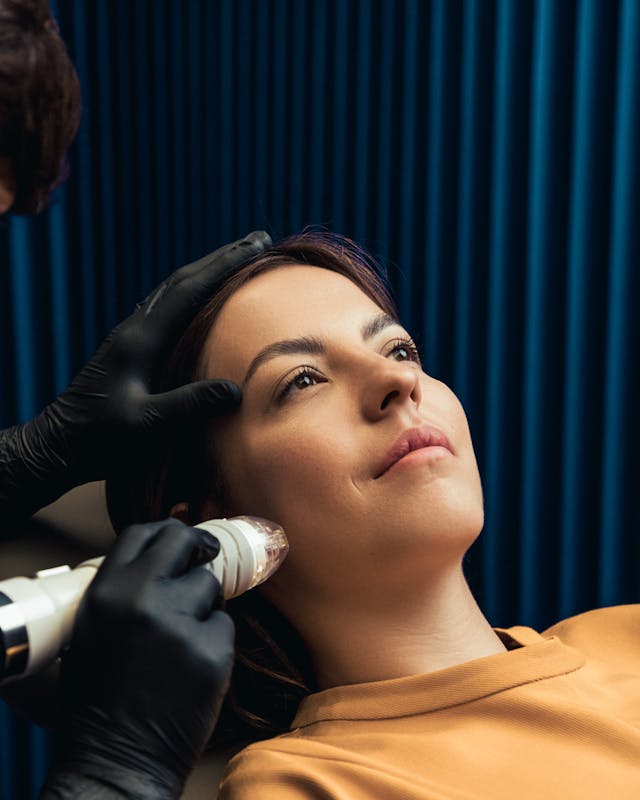 Traitement de peau Yoko Lift & Glow à Lyon - pourquoi combiner Radiofréquence microneedling et Profhilo ?